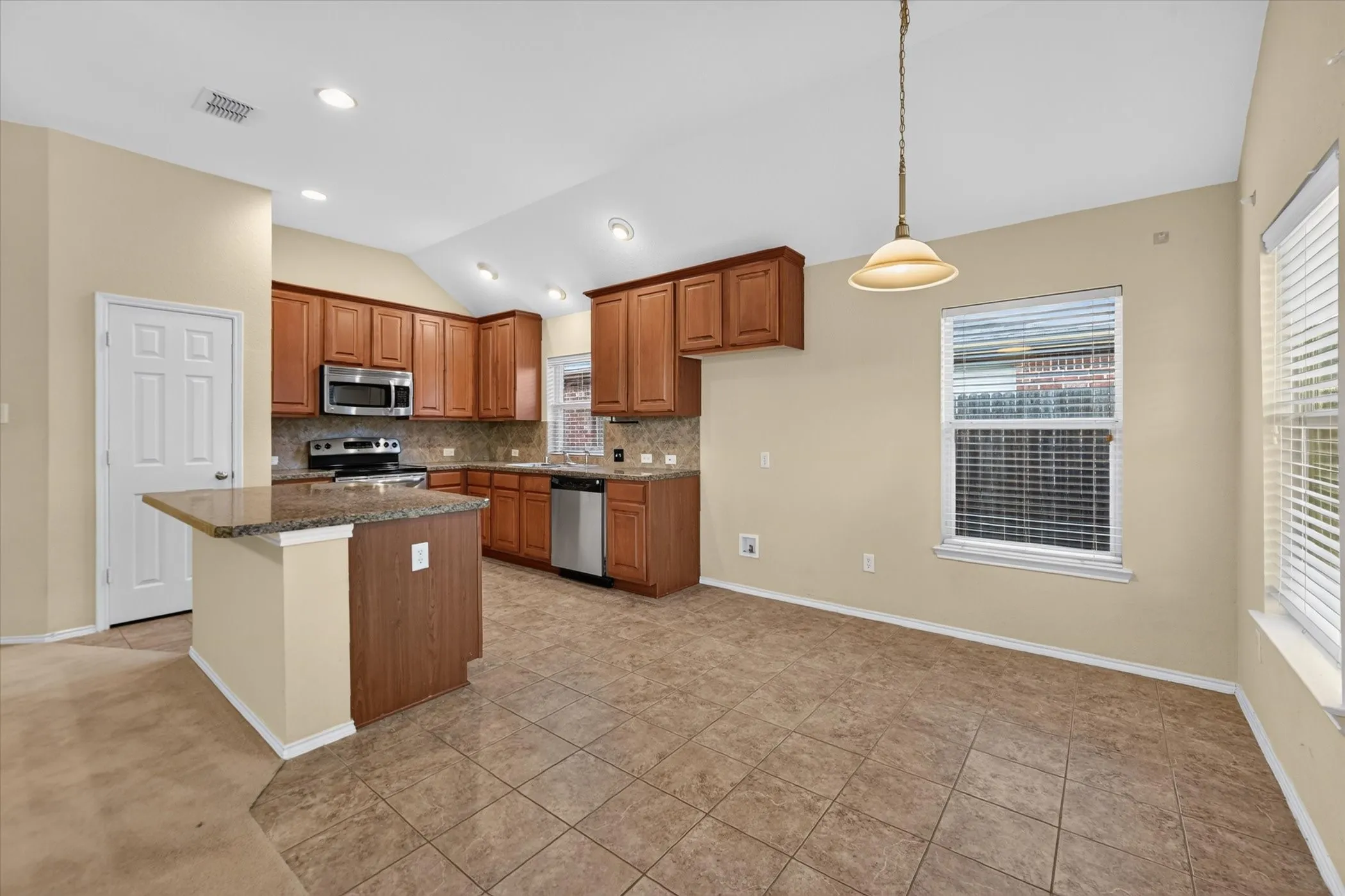 Single Family Residence For Rent in Collin County , 1136 Ainsworth Drive, Anna, Texas 75409, 3 Bedroom, 2 Bathroom, 2 Garage spaces, 1,684 Sqft, built in 2007, mls#21363685, Real Estate Agent in Anna, Homes For Rent in Collin county, Homes For Rent in Anna, Realtor in Anna Texas, Real Estate Brokerage Independent Realty Texas, Luminita Cordes Realtor