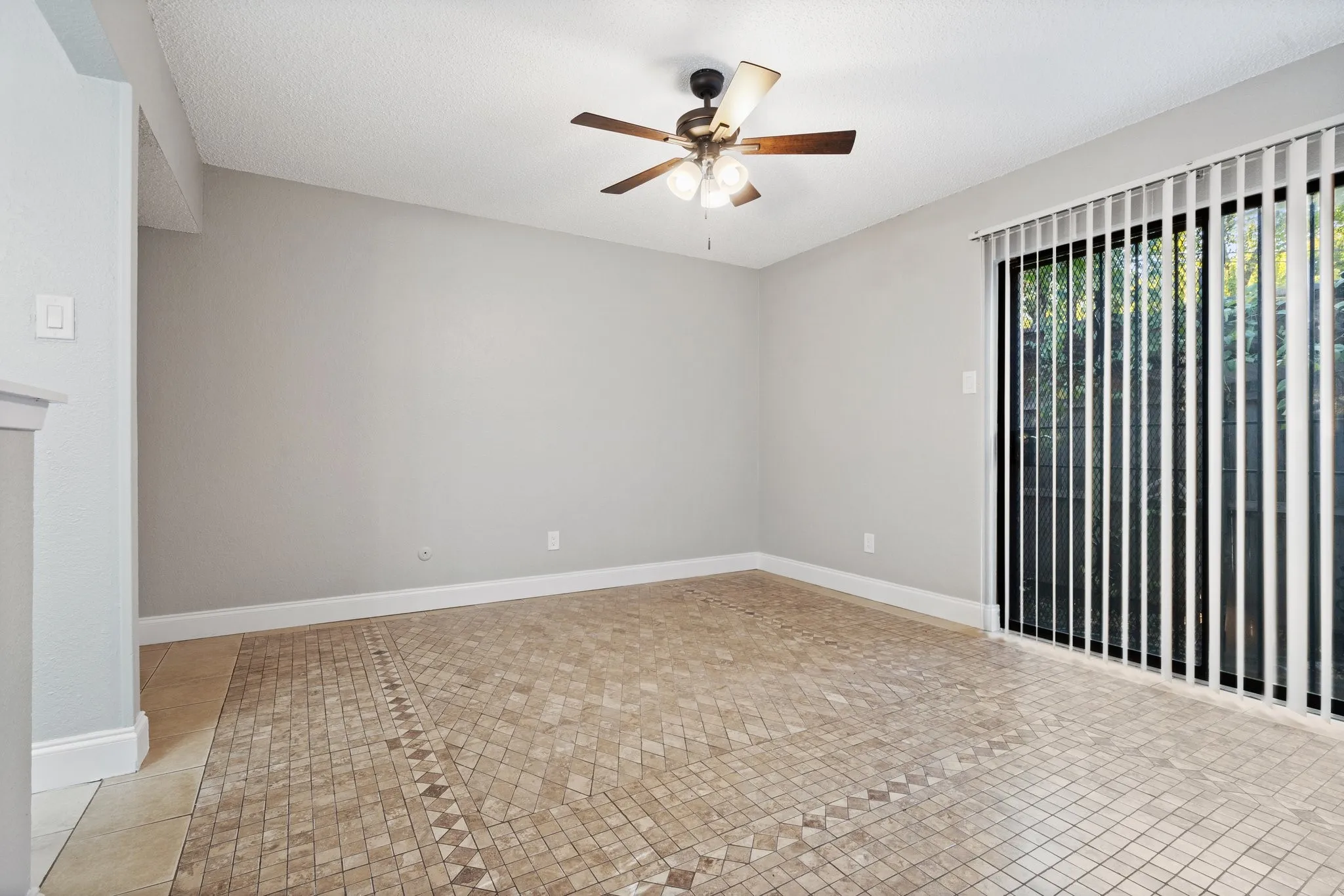 Townhouse For Rent in Dallas County , 1507 Gailbrook Lane, Dallas, Texas 75228, 3 Bedroom, 2 Bathroom, Garage spaces, 1,468 Sqft, built in 1981, Price $2,100, mls#21363819, Real Estate Agent in Dallas, Homes For Rent in Dallas county, Homes For Rent in Dallas, Realtor in Dallas Texas, Real Estate Brokerage Independent Realty Texas, Luminita Cordes Realtor