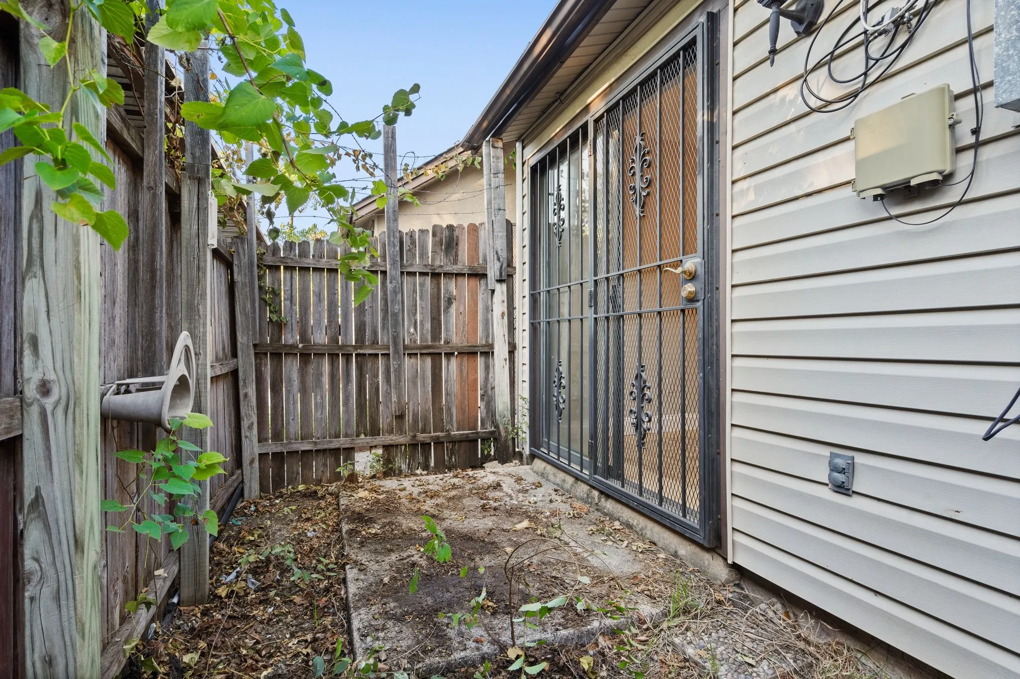 Townhouse For Rent in Dallas County , 1507 Gailbrook Lane, Dallas, Texas 75228, 3 Bedroom, 2 Bathroom, Garage spaces, 1,468 Sqft, built in 1981, Price $2,100, mls#21363819, Real Estate Agent in Dallas, Homes For Rent in Dallas county, Homes For Rent in Dallas, Realtor in Dallas Texas, Real Estate Brokerage Independent Realty Texas, Luminita Cordes Realtor