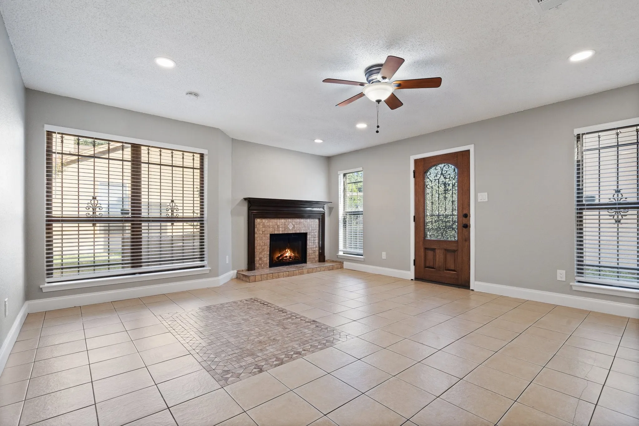 Townhouse For Rent in Dallas County , 1507 Gailbrook Lane, Dallas, Texas 75228, 3 Bedroom, 2 Bathroom, Garage spaces, 1,468 Sqft, built in 1981, Price $2,100, mls#21363819, Real Estate Agent in Dallas, Homes For Rent in Dallas county, Homes For Rent in Dallas, Realtor in Dallas Texas, Real Estate Brokerage Independent Realty Texas, Luminita Cordes Realtor