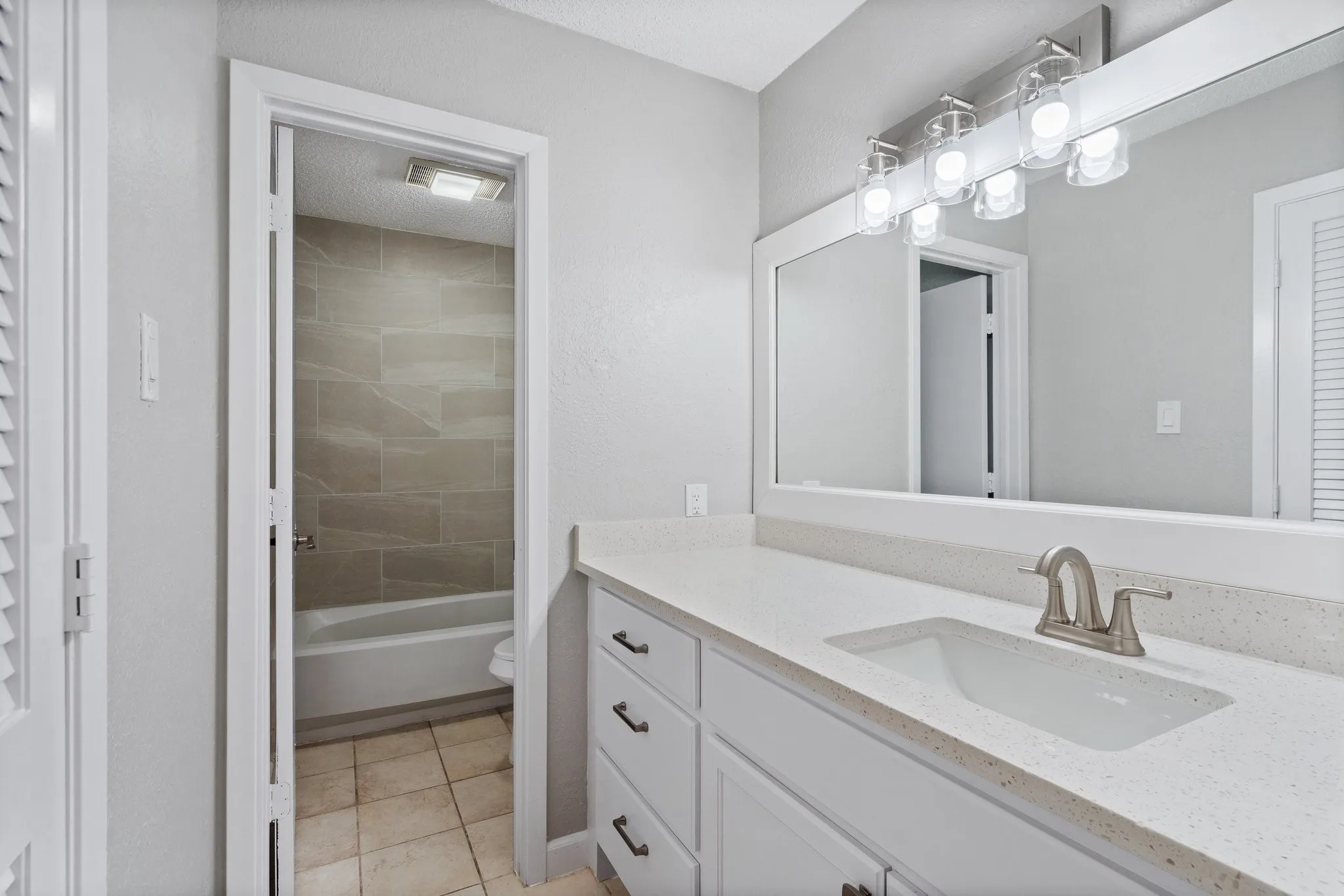 Townhouse For Rent in Dallas County , 1507 Gailbrook Lane, Dallas, Texas 75228, 3 Bedroom, 2 Bathroom, Garage spaces, 1,468 Sqft, built in 1981, Price $2,100, mls#21363819, Real Estate Agent in Dallas, Homes For Rent in Dallas county, Homes For Rent in Dallas, Realtor in Dallas Texas, Real Estate Brokerage Independent Realty Texas, Luminita Cordes Realtor