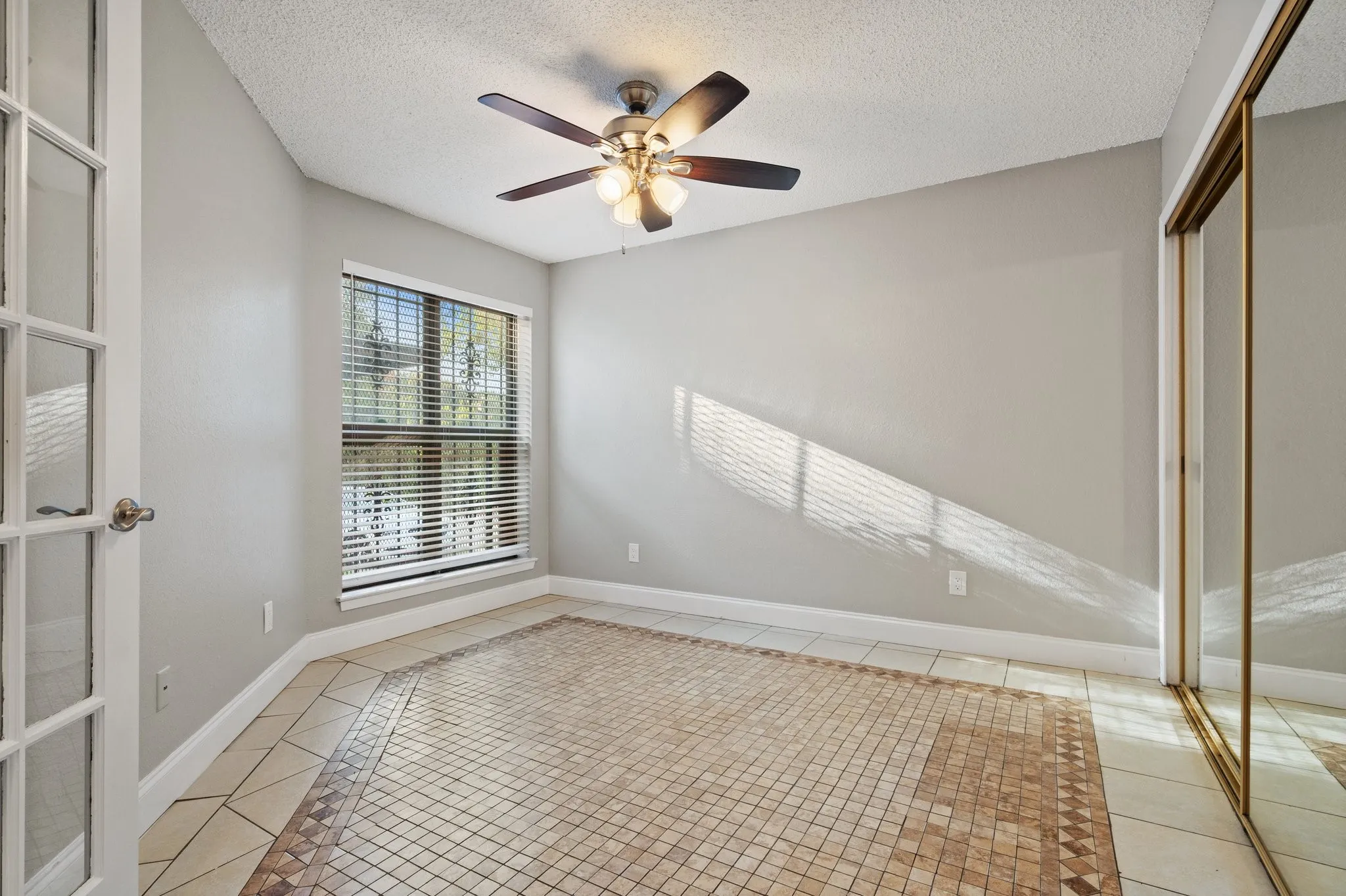 Townhouse For Rent in Dallas County , 1507 Gailbrook Lane, Dallas, Texas 75228, 3 Bedroom, 2 Bathroom, Garage spaces, 1,468 Sqft, built in 1981, Price $2,100, mls#21363819, Real Estate Agent in Dallas, Homes For Rent in Dallas county, Homes For Rent in Dallas, Realtor in Dallas Texas, Real Estate Brokerage Independent Realty Texas, Luminita Cordes Realtor