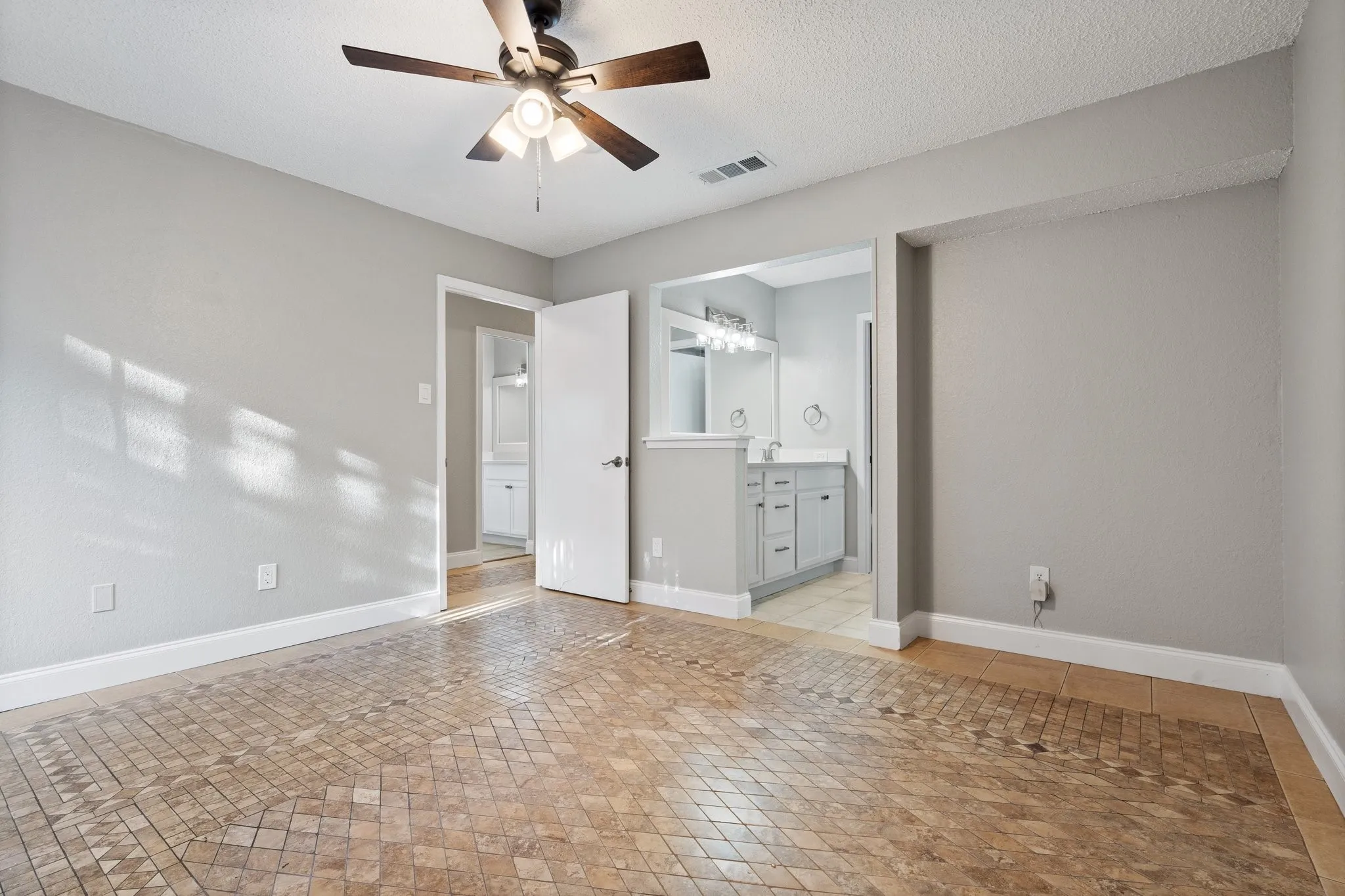 Townhouse For Rent in Dallas County , 1507 Gailbrook Lane, Dallas, Texas 75228, 3 Bedroom, 2 Bathroom, Garage spaces, 1,468 Sqft, built in 1981, Price $2,100, mls#21363819, Real Estate Agent in Dallas, Homes For Rent in Dallas county, Homes For Rent in Dallas, Realtor in Dallas Texas, Real Estate Brokerage Independent Realty Texas, Luminita Cordes Realtor