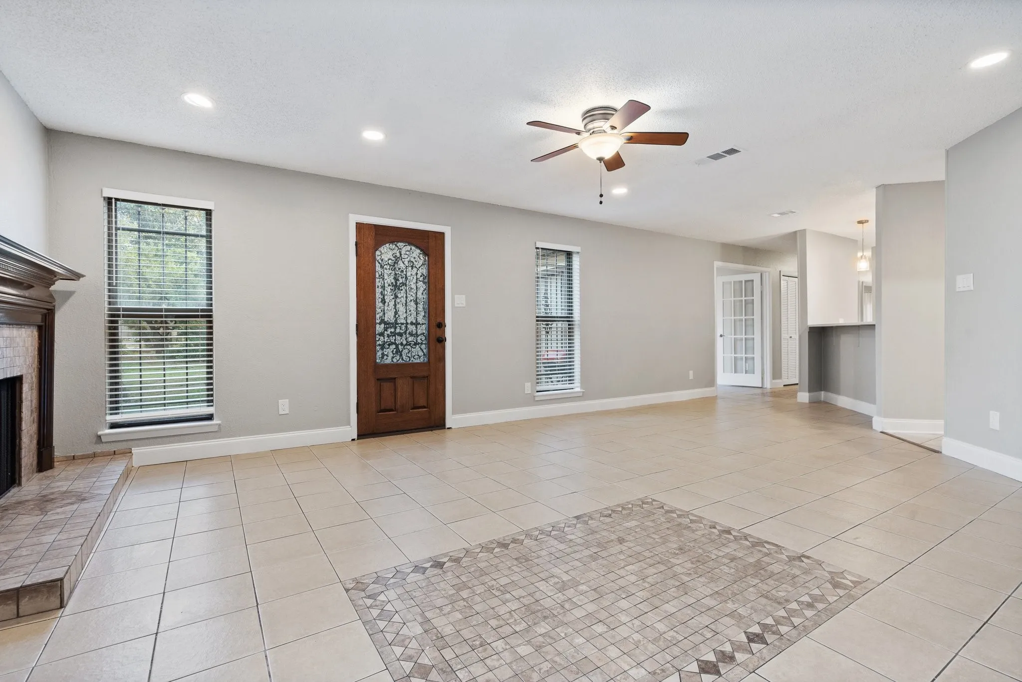 Townhouse For Rent in Dallas County , 1507 Gailbrook Lane, Dallas, Texas 75228, 3 Bedroom, 2 Bathroom, Garage spaces, 1,468 Sqft, built in 1981, Price $2,100, mls#21363819, Real Estate Agent in Dallas, Homes For Rent in Dallas county, Homes For Rent in Dallas, Realtor in Dallas Texas, Real Estate Brokerage Independent Realty Texas, Luminita Cordes Realtor