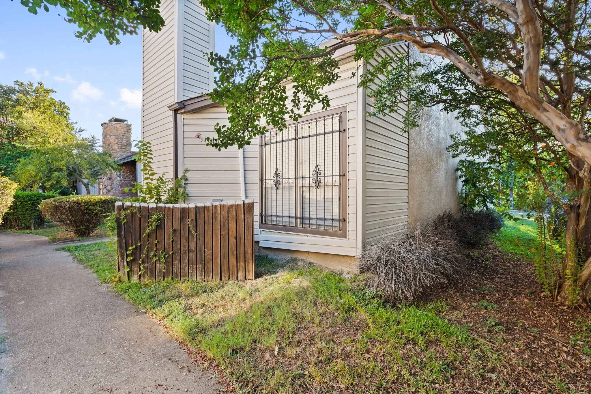 Townhouse For Rent in Dallas County , 1507 Gailbrook Lane, Dallas, Texas 75228, 3 Bedroom, 2 Bathroom, Garage spaces, 1,468 Sqft, built in 1981, Price $2,100, mls#21363819, Real Estate Agent in Dallas, Homes For Rent in Dallas county, Homes For Rent in Dallas, Realtor in Dallas Texas, Real Estate Brokerage Independent Realty Texas, Luminita Cordes Realtor