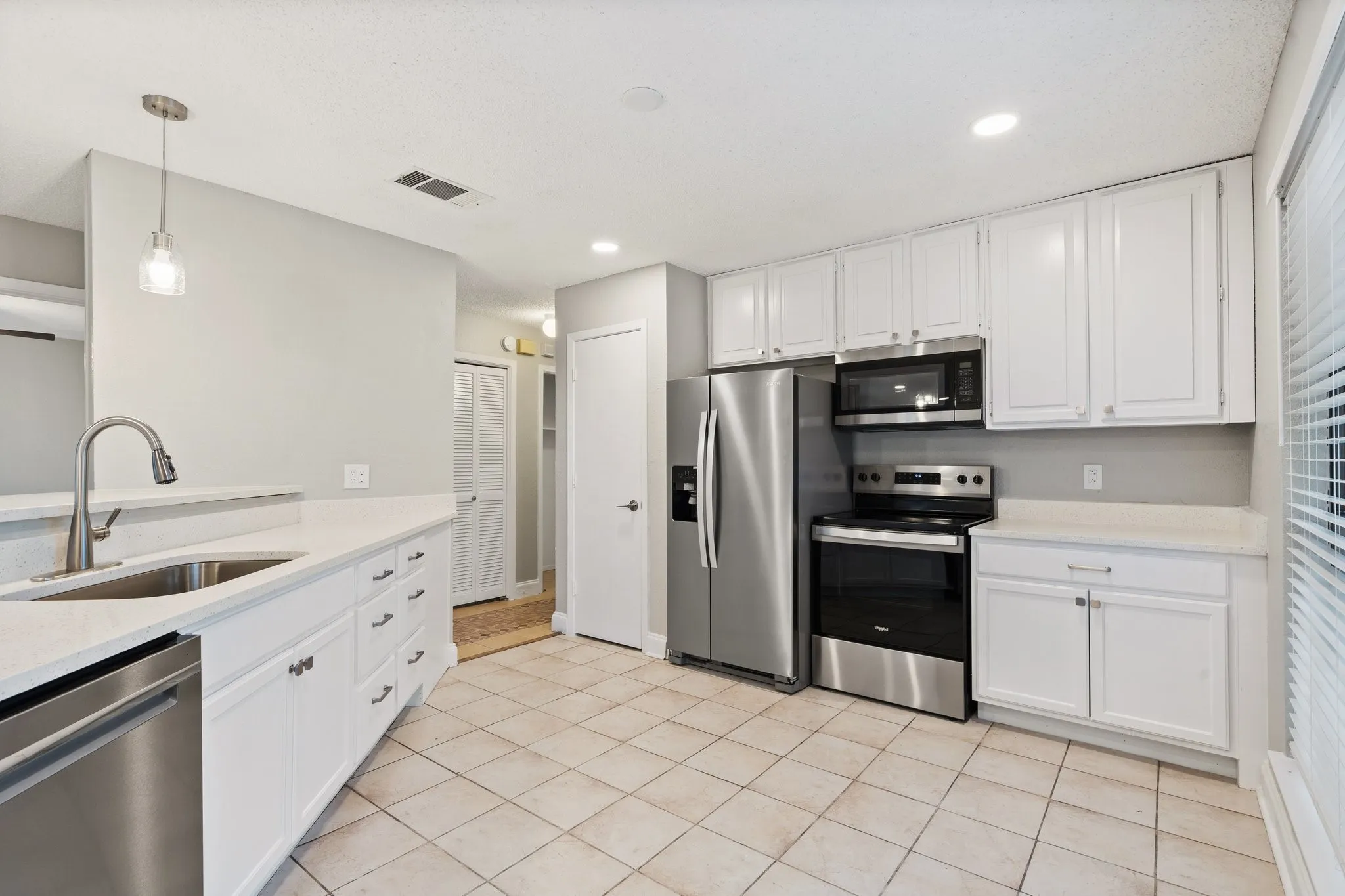 Townhouse For Rent in Dallas County , 1507 Gailbrook Lane, Dallas, Texas 75228, 3 Bedroom, 2 Bathroom, Garage spaces, 1,468 Sqft, built in 1981, Price $2,100, mls#21363819, Real Estate Agent in Dallas, Homes For Rent in Dallas county, Homes For Rent in Dallas, Realtor in Dallas Texas, Real Estate Brokerage Independent Realty Texas, Luminita Cordes Realtor