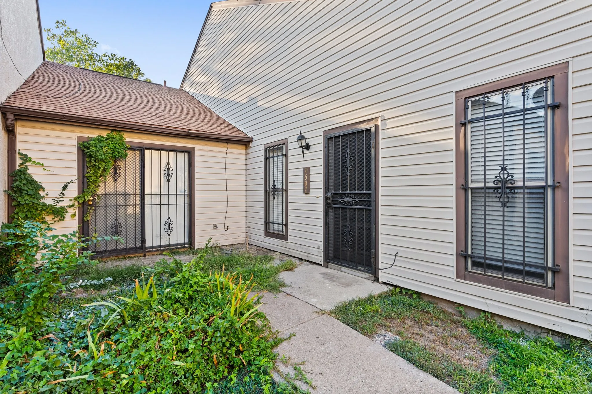 Townhouse For Rent in Dallas County , 1507 Gailbrook Lane, Dallas, Texas 75228, 3 Bedroom, 2 Bathroom, Garage spaces, 1,468 Sqft, built in 1981, Price $2,100, mls#21363819, Real Estate Agent in Dallas, Homes For Rent in Dallas county, Homes For Rent in Dallas, Realtor in Dallas Texas, Real Estate Brokerage Independent Realty Texas, Luminita Cordes Realtor