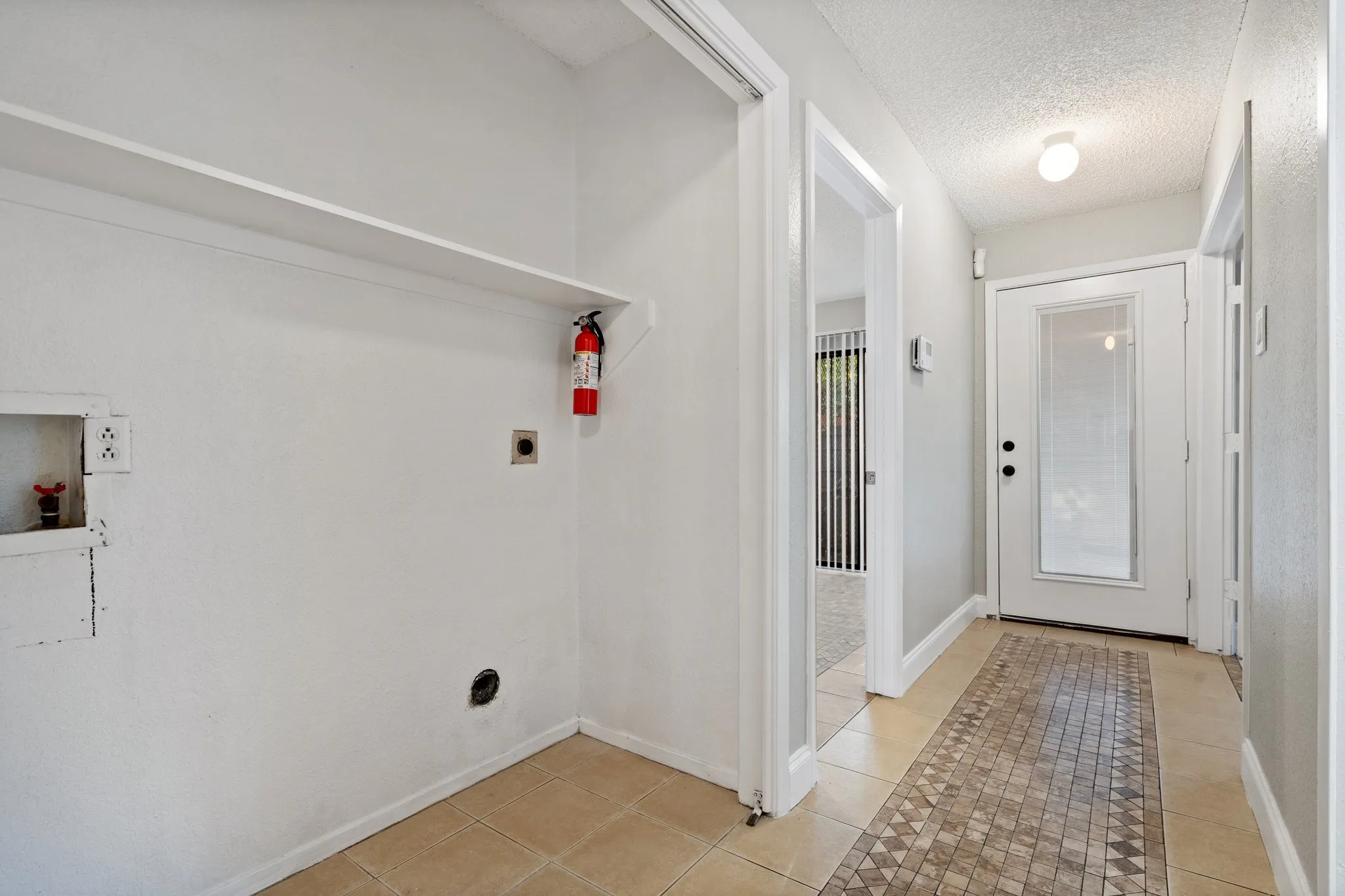 Townhouse For Rent in Dallas County , 1507 Gailbrook Lane, Dallas, Texas 75228, 3 Bedroom, 2 Bathroom, Garage spaces, 1,468 Sqft, built in 1981, Price $2,100, mls#21363819, Real Estate Agent in Dallas, Homes For Rent in Dallas county, Homes For Rent in Dallas, Realtor in Dallas Texas, Real Estate Brokerage Independent Realty Texas, Luminita Cordes Realtor