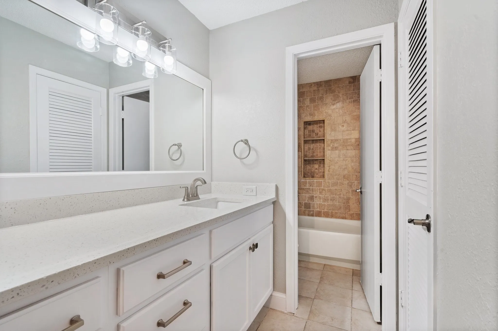 Townhouse For Rent in Dallas County , 1507 Gailbrook Lane, Dallas, Texas 75228, 3 Bedroom, 2 Bathroom, Garage spaces, 1,468 Sqft, built in 1981, Price $2,100, mls#21363819, Real Estate Agent in Dallas, Homes For Rent in Dallas county, Homes For Rent in Dallas, Realtor in Dallas Texas, Real Estate Brokerage Independent Realty Texas, Luminita Cordes Realtor