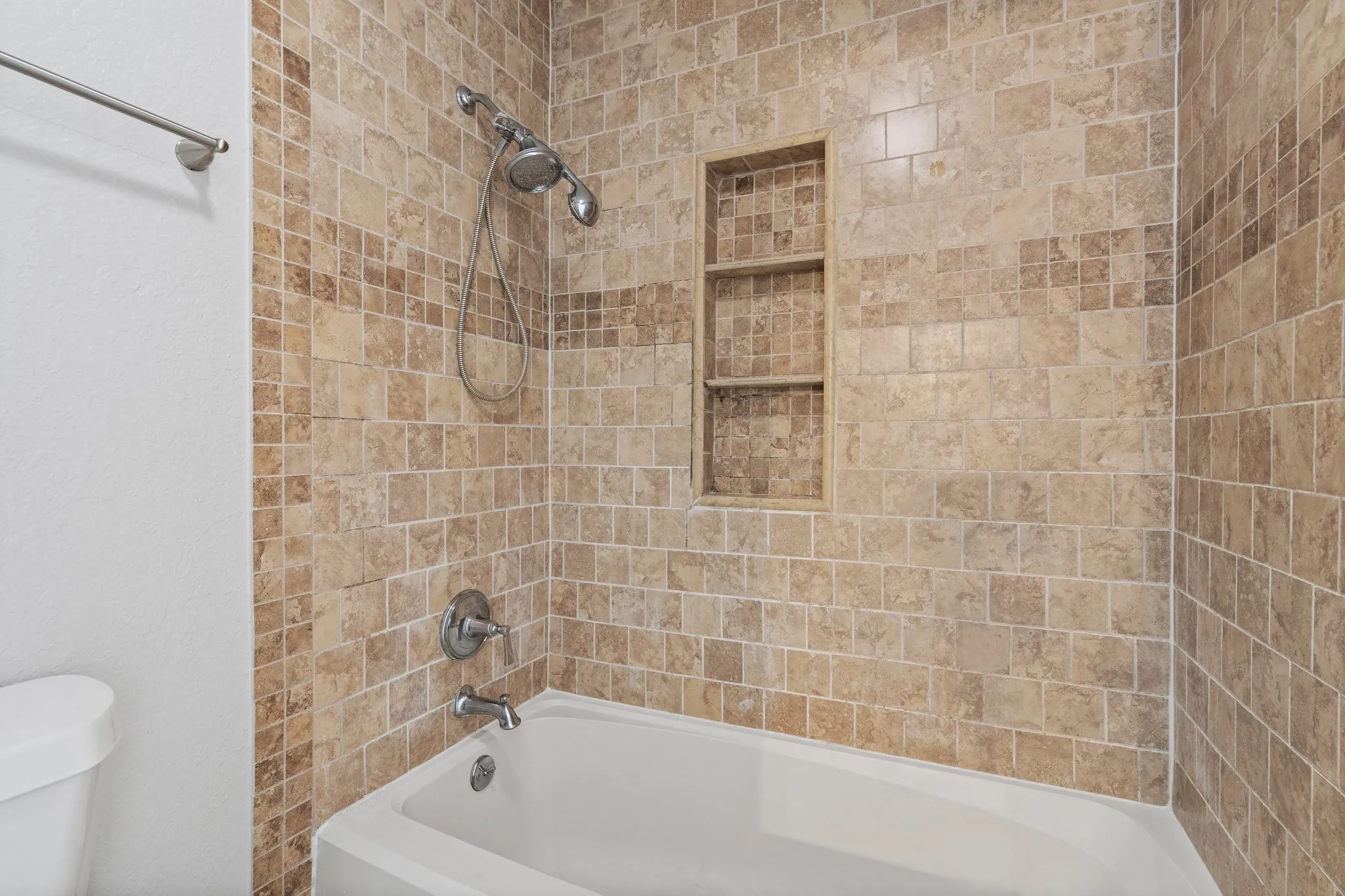 Townhouse For Rent in Dallas County , 1507 Gailbrook Lane, Dallas, Texas 75228, 3 Bedroom, 2 Bathroom, Garage spaces, 1,468 Sqft, built in 1981, Price $2,100, mls#21363819, Real Estate Agent in Dallas, Homes For Rent in Dallas county, Homes For Rent in Dallas, Realtor in Dallas Texas, Real Estate Brokerage Independent Realty Texas, Luminita Cordes Realtor