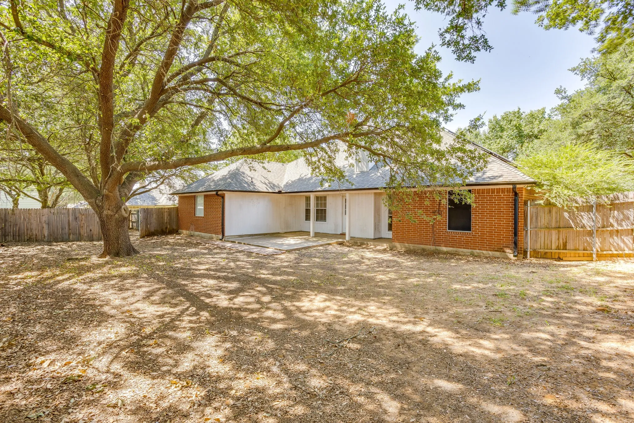 Single Family Residence For Sale in Johnson County , 103 Old Hickory Lane, Joshua, Texas 76058, 3 Bedroom, 2 Bathroom, 2 Garage spaces, 1,964 Sqft, built in 1990, mls#21316213, Real Estate Agent in Joshua, Homes For Sale in Johnson county, Homes For Sale in Joshua, Realtor in Joshua Texas, Real Estate Brokerage Independent Realty Texas, Luminita Cordes Realtor