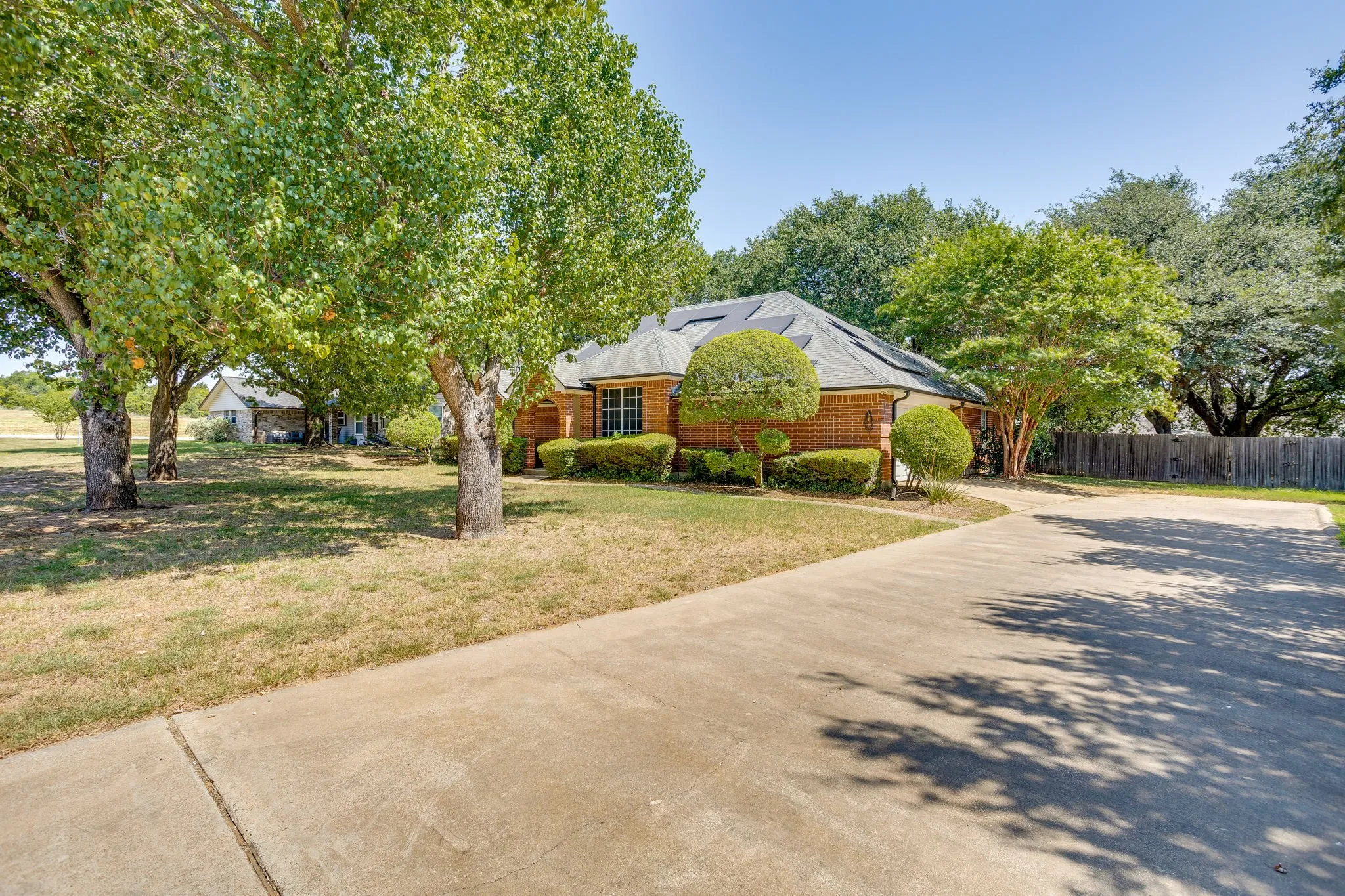 Single Family Residence For Sale in Johnson County , 103 Old Hickory Lane, Joshua, Texas 76058, 3 Bedroom, 2 Bathroom, 2 Garage spaces, 1,964 Sqft, built in 1990, mls#21316213, Real Estate Agent in Joshua, Homes For Sale in Johnson county, Homes For Sale in Joshua, Realtor in Joshua Texas, Real Estate Brokerage Independent Realty Texas, Luminita Cordes Realtor