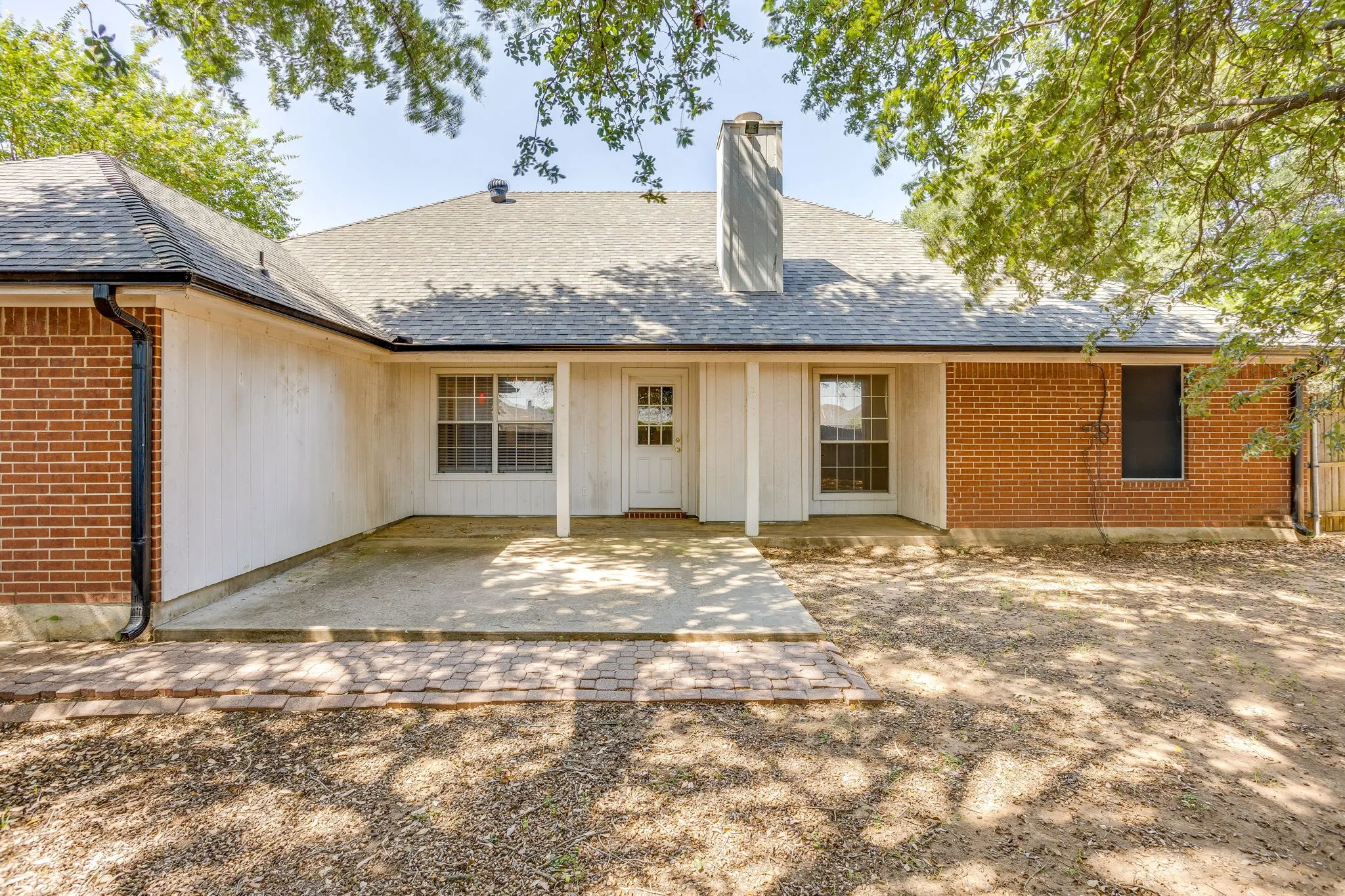 Single Family Residence For Sale in Johnson County , 103 Old Hickory Lane, Joshua, Texas 76058, 3 Bedroom, 2 Bathroom, 2 Garage spaces, 1,964 Sqft, built in 1990, mls#21316213, Real Estate Agent in Joshua, Homes For Sale in Johnson county, Homes For Sale in Joshua, Realtor in Joshua Texas, Real Estate Brokerage Independent Realty Texas, Luminita Cordes Realtor