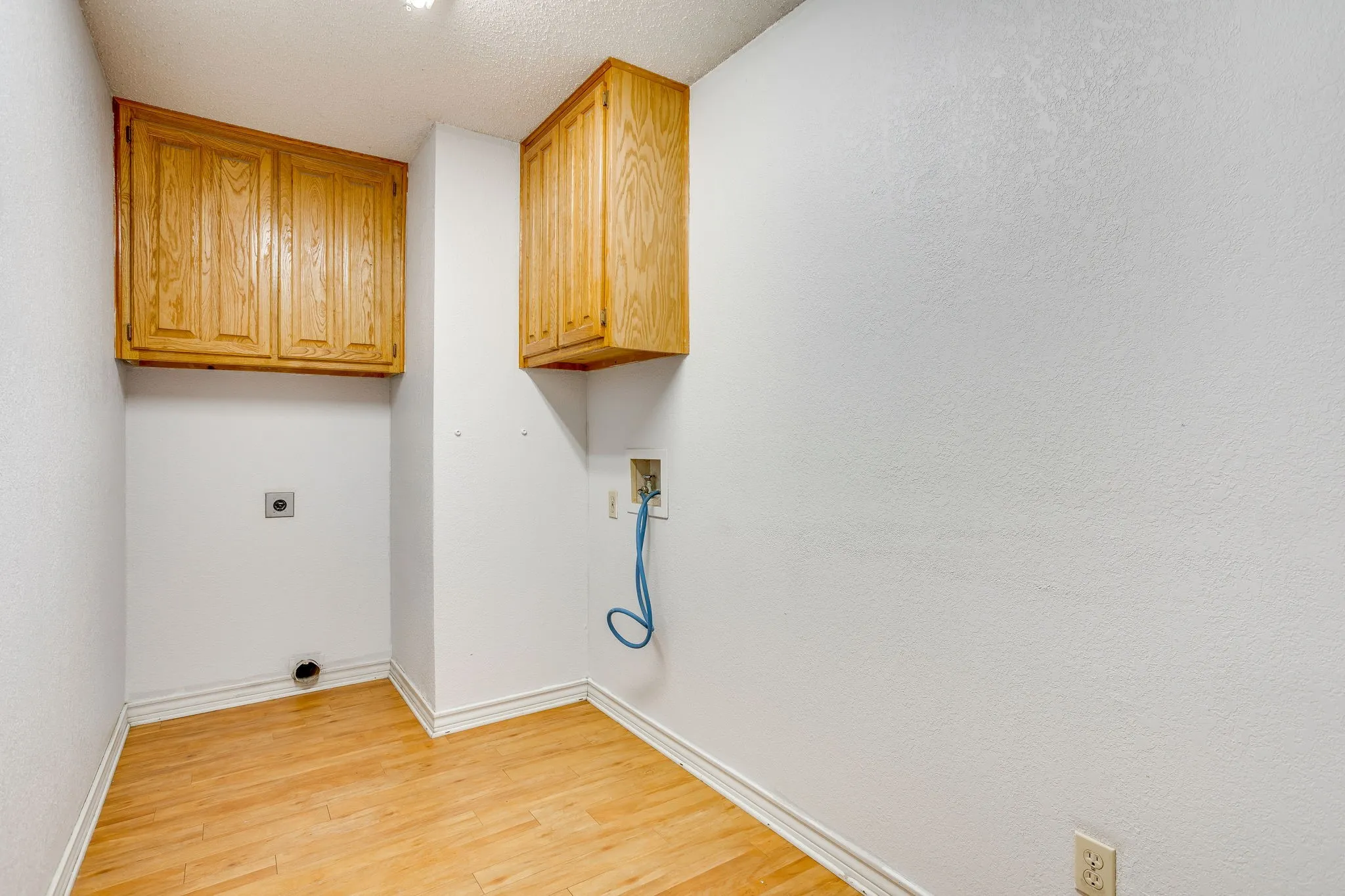 Single Family Residence For Sale in Johnson County , 103 Old Hickory Lane, Joshua, Texas 76058, 3 Bedroom, 2 Bathroom, 2 Garage spaces, 1,964 Sqft, built in 1990, mls#21316213, Real Estate Agent in Joshua, Homes For Sale in Johnson county, Homes For Sale in Joshua, Realtor in Joshua Texas, Real Estate Brokerage Independent Realty Texas, Luminita Cordes Realtor