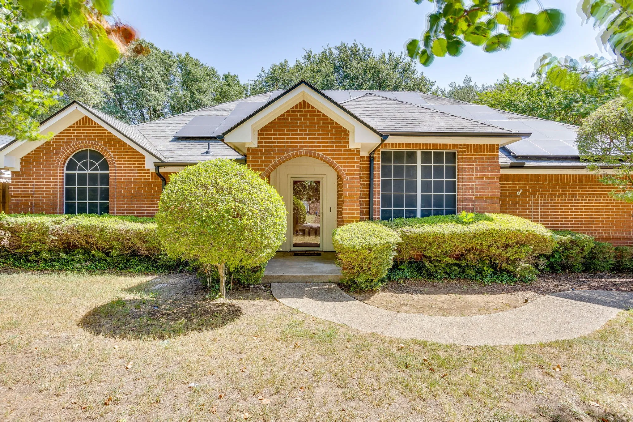 Single Family Residence For Sale in Johnson County , 103 Old Hickory Lane, Joshua, Texas 76058, 3 Bedroom, 2 Bathroom, 2 Garage spaces, 1,964 Sqft, built in 1990, mls#21316213, Real Estate Agent in Joshua, Homes For Sale in Johnson county, Homes For Sale in Joshua, Realtor in Joshua Texas, Real Estate Brokerage Independent Realty Texas, Luminita Cordes Realtor
