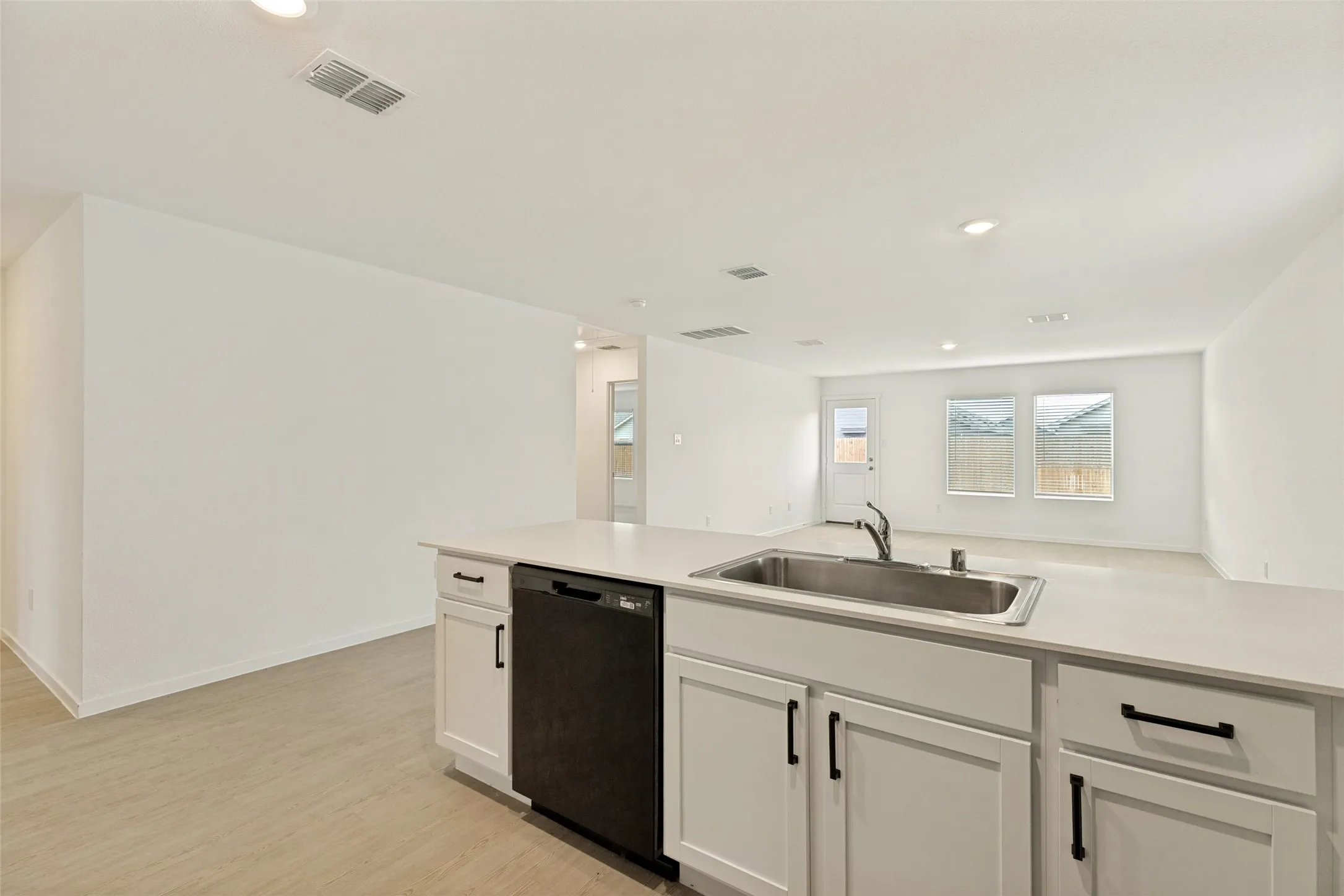 Single Family Residence For Rent in Collin County , 621 Holleman Drive, Princeton, Texas 75407, 3 Bedroom, 2 Bathroom, 2 Garage spaces, 1,474 Sqft, built in 2025, mls#21363871, Real Estate Agent in Princeton, Homes For Rent in Collin county, Homes For Rent in Princeton, Realtor in Princeton Texas, Real Estate Brokerage Independent Realty Texas, Luminita Cordes Realtor