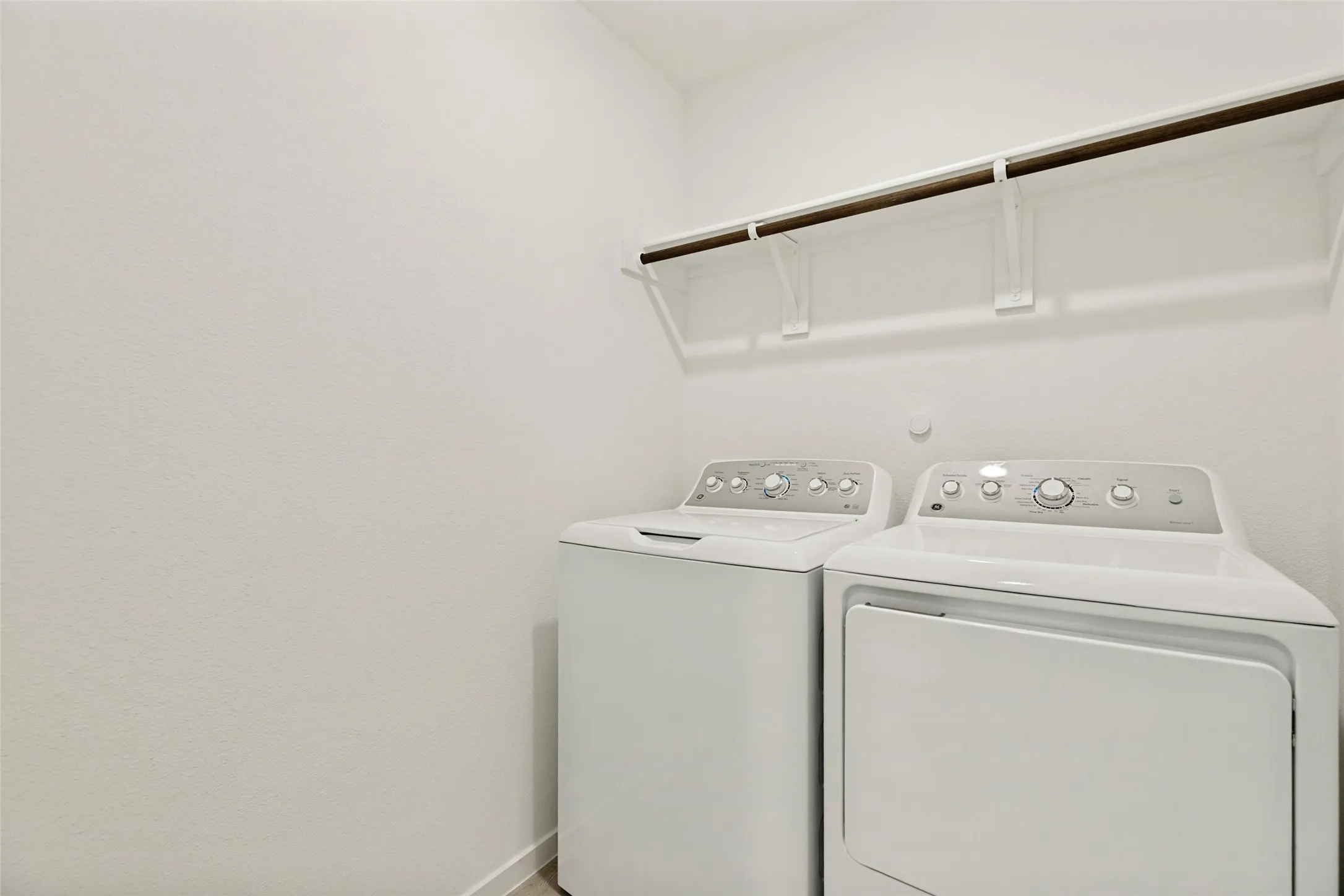 Single Family Residence For Rent in Collin County , 621 Holleman Drive, Princeton, Texas 75407, 3 Bedroom, 2 Bathroom, 2 Garage spaces, 1,474 Sqft, built in 2025, mls#21363871, Real Estate Agent in Princeton, Homes For Rent in Collin county, Homes For Rent in Princeton, Realtor in Princeton Texas, Real Estate Brokerage Independent Realty Texas, Luminita Cordes Realtor