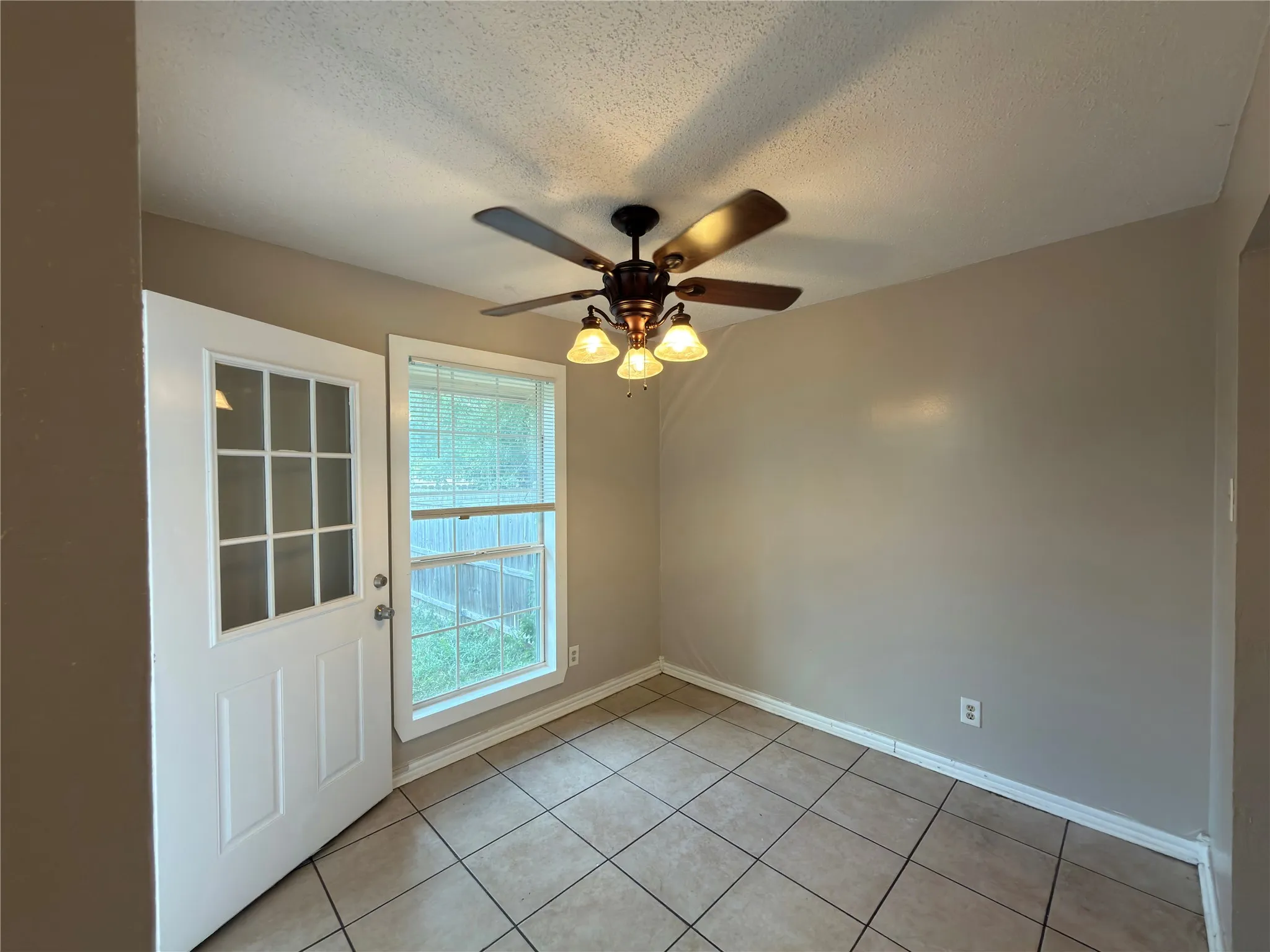 Townhouse For Rent in Dallas County , 358 Valley Park Drive, Garland, Texas 75043, 3 Bedroom, 2 Bathroom, 2 Garage spaces, 1,170 Sqft, built in 1972, Price $1,680, mls#21362377, Real Estate Agent in Garland, Homes For Rent in Dallas county, Homes For Rent in Garland, Realtor in Garland Texas, Real Estate Brokerage Independent Realty Texas, Luminita Cordes Realtor
