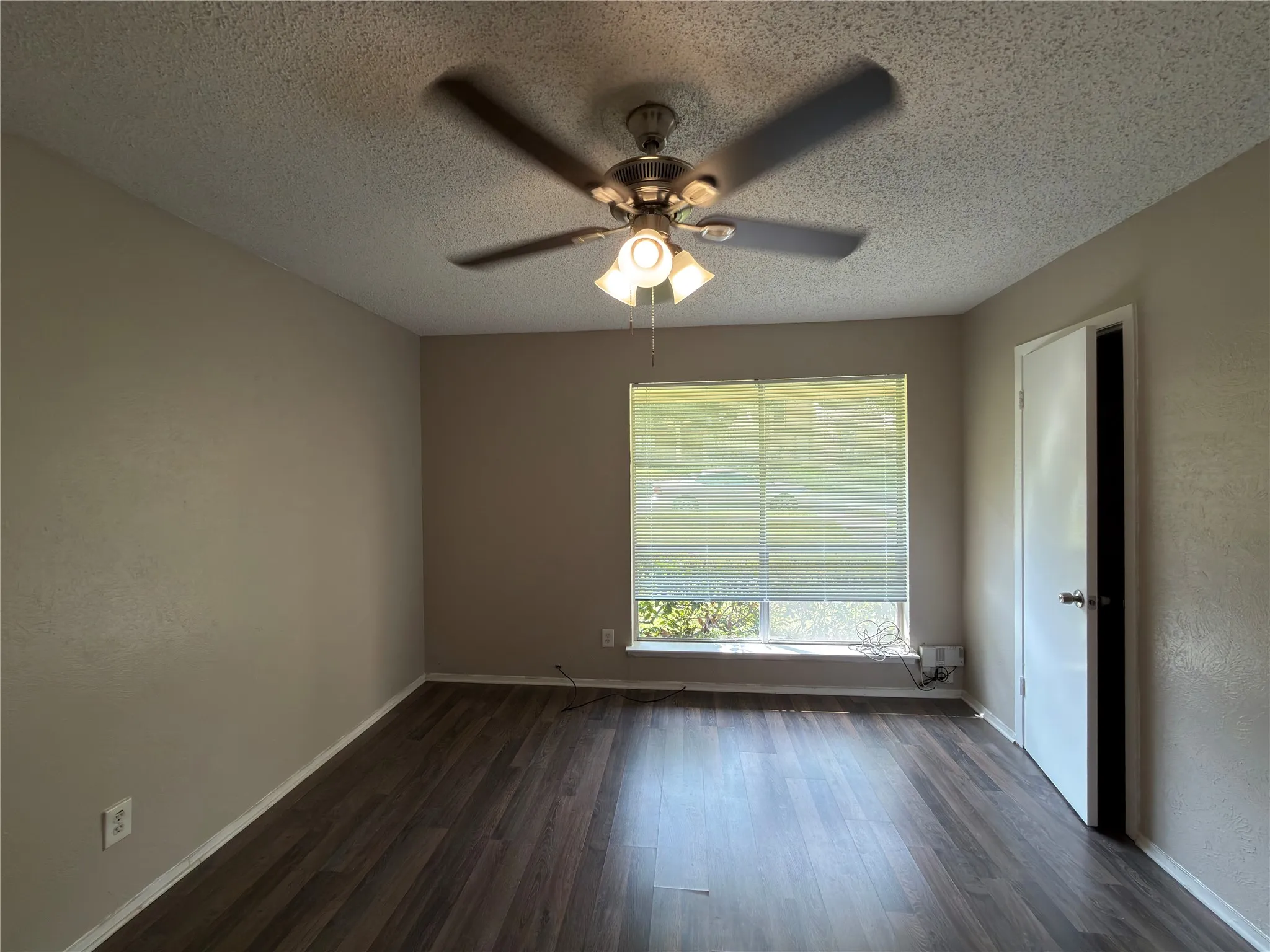 Townhouse For Rent in Dallas County , 358 Valley Park Drive, Garland, Texas 75043, 3 Bedroom, 2 Bathroom, 2 Garage spaces, 1,170 Sqft, built in 1972, Price $1,680, mls#21362377, Real Estate Agent in Garland, Homes For Rent in Dallas county, Homes For Rent in Garland, Realtor in Garland Texas, Real Estate Brokerage Independent Realty Texas, Luminita Cordes Realtor