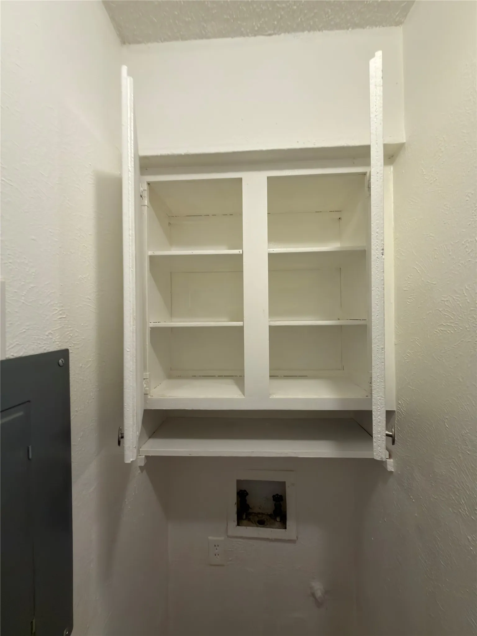 Townhouse For Rent in Dallas County , 358 Valley Park Drive, Garland, Texas 75043, 3 Bedroom, 2 Bathroom, 2 Garage spaces, 1,170 Sqft, built in 1972, Price $1,680, mls#21362377, Real Estate Agent in Garland, Homes For Rent in Dallas county, Homes For Rent in Garland, Realtor in Garland Texas, Real Estate Brokerage Independent Realty Texas, Luminita Cordes Realtor