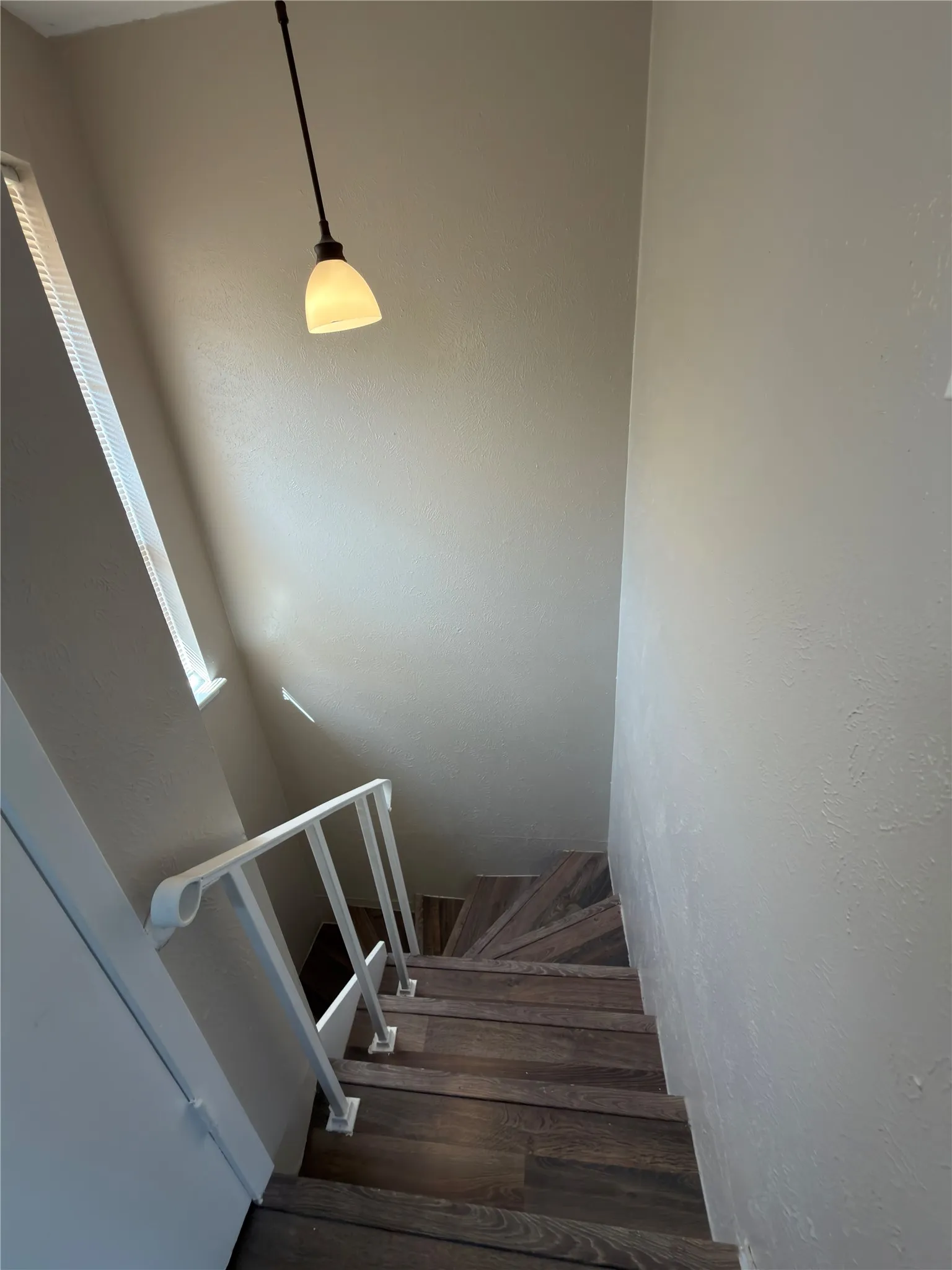 Townhouse For Rent in Dallas County , 358 Valley Park Drive, Garland, Texas 75043, 3 Bedroom, 2 Bathroom, 2 Garage spaces, 1,170 Sqft, built in 1972, Price $1,680, mls#21362377, Real Estate Agent in Garland, Homes For Rent in Dallas county, Homes For Rent in Garland, Realtor in Garland Texas, Real Estate Brokerage Independent Realty Texas, Luminita Cordes Realtor