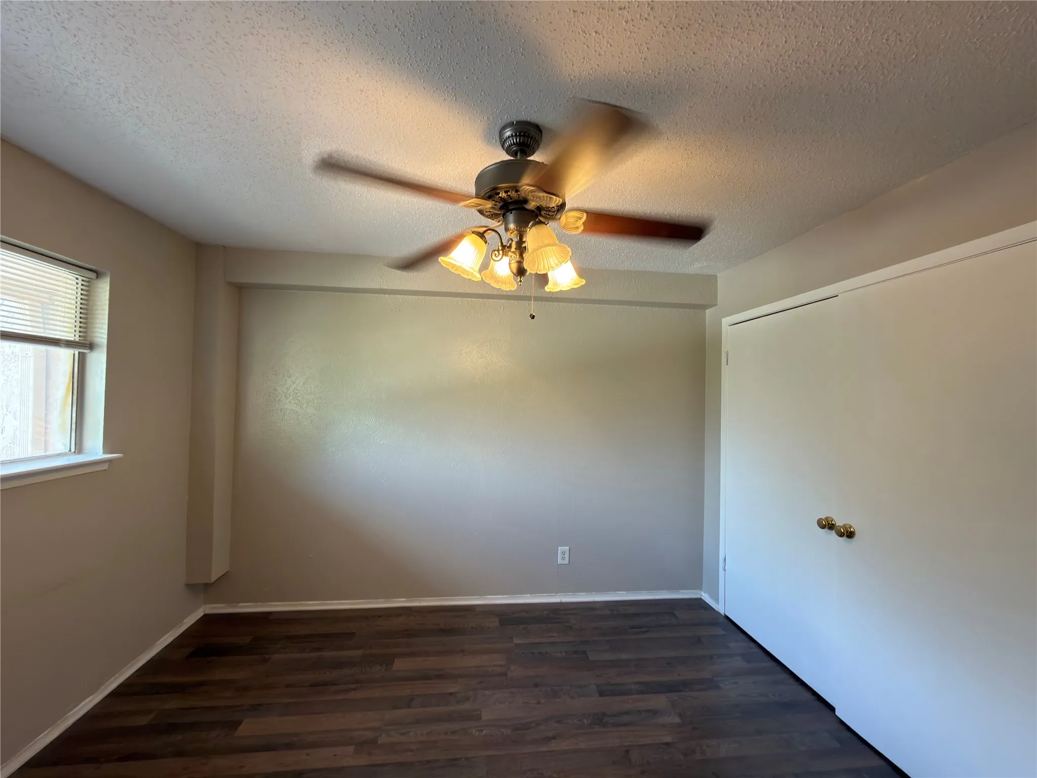 Townhouse For Rent in Dallas County , 358 Valley Park Drive, Garland, Texas 75043, 3 Bedroom, 2 Bathroom, 2 Garage spaces, 1,170 Sqft, built in 1972, Price $1,680, mls#21362377, Real Estate Agent in Garland, Homes For Rent in Dallas county, Homes For Rent in Garland, Realtor in Garland Texas, Real Estate Brokerage Independent Realty Texas, Luminita Cordes Realtor