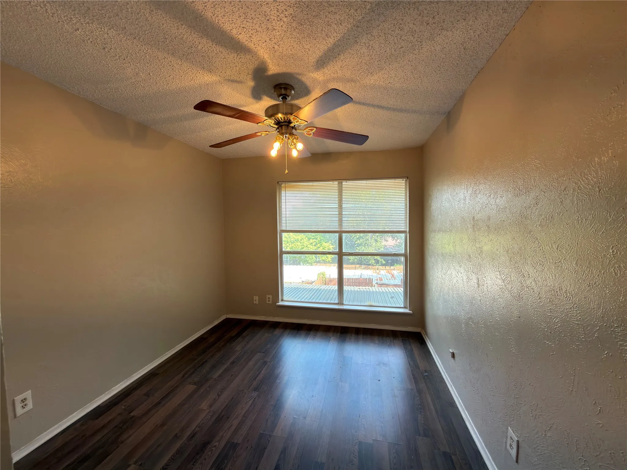 Townhouse For Rent in Dallas County , 358 Valley Park Drive, Garland, Texas 75043, 3 Bedroom, 2 Bathroom, 2 Garage spaces, 1,170 Sqft, built in 1972, Price $1,680, mls#21362377, Real Estate Agent in Garland, Homes For Rent in Dallas county, Homes For Rent in Garland, Realtor in Garland Texas, Real Estate Brokerage Independent Realty Texas, Luminita Cordes Realtor