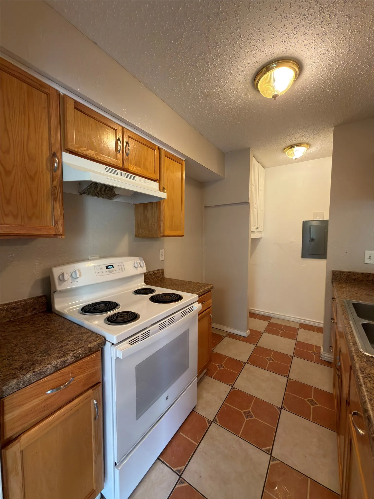 Townhouse For Rent in Dallas County , 358 Valley Park Drive, Garland, Texas 75043, 3 Bedroom, 2 Bathroom, 2 Garage spaces, 1,170 Sqft, built in 1972, Price $1,680, mls#21362377, Real Estate Agent in Garland, Homes For Rent in Dallas county, Homes For Rent in Garland, Realtor in Garland Texas, Real Estate Brokerage Independent Realty Texas, Luminita Cordes Realtor