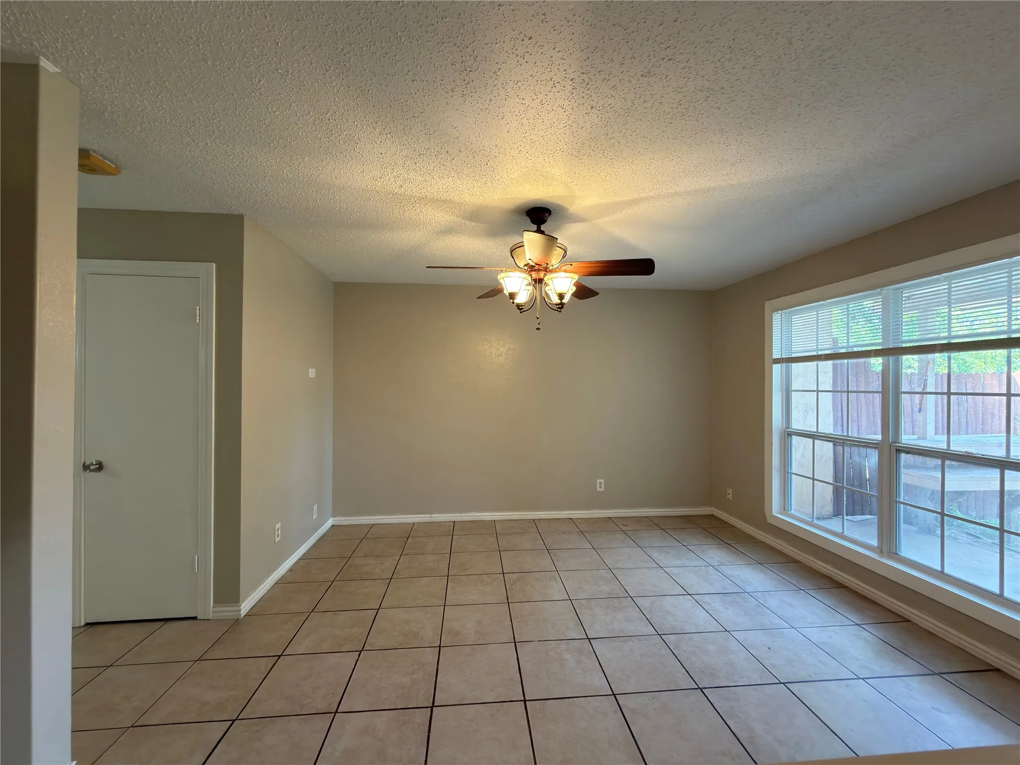Townhouse For Rent in Dallas County , 358 Valley Park Drive, Garland, Texas 75043, 3 Bedroom, 2 Bathroom, 2 Garage spaces, 1,170 Sqft, built in 1972, Price $1,680, mls#21362377, Real Estate Agent in Garland, Homes For Rent in Dallas county, Homes For Rent in Garland, Realtor in Garland Texas, Real Estate Brokerage Independent Realty Texas, Luminita Cordes Realtor