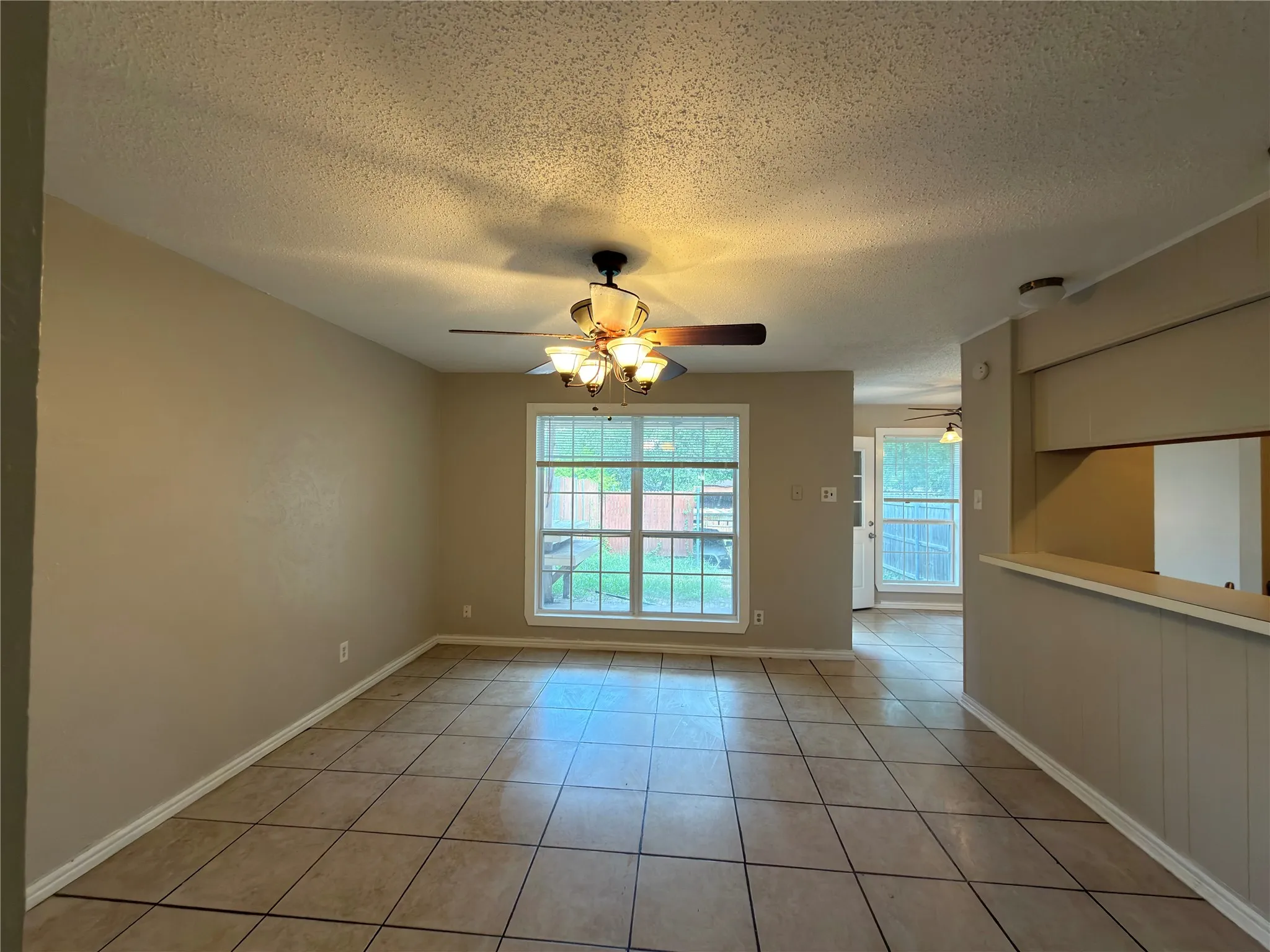 Townhouse For Rent in Dallas County , 358 Valley Park Drive, Garland, Texas 75043, 3 Bedroom, 2 Bathroom, 2 Garage spaces, 1,170 Sqft, built in 1972, Price $1,680, mls#21362377, Real Estate Agent in Garland, Homes For Rent in Dallas county, Homes For Rent in Garland, Realtor in Garland Texas, Real Estate Brokerage Independent Realty Texas, Luminita Cordes Realtor