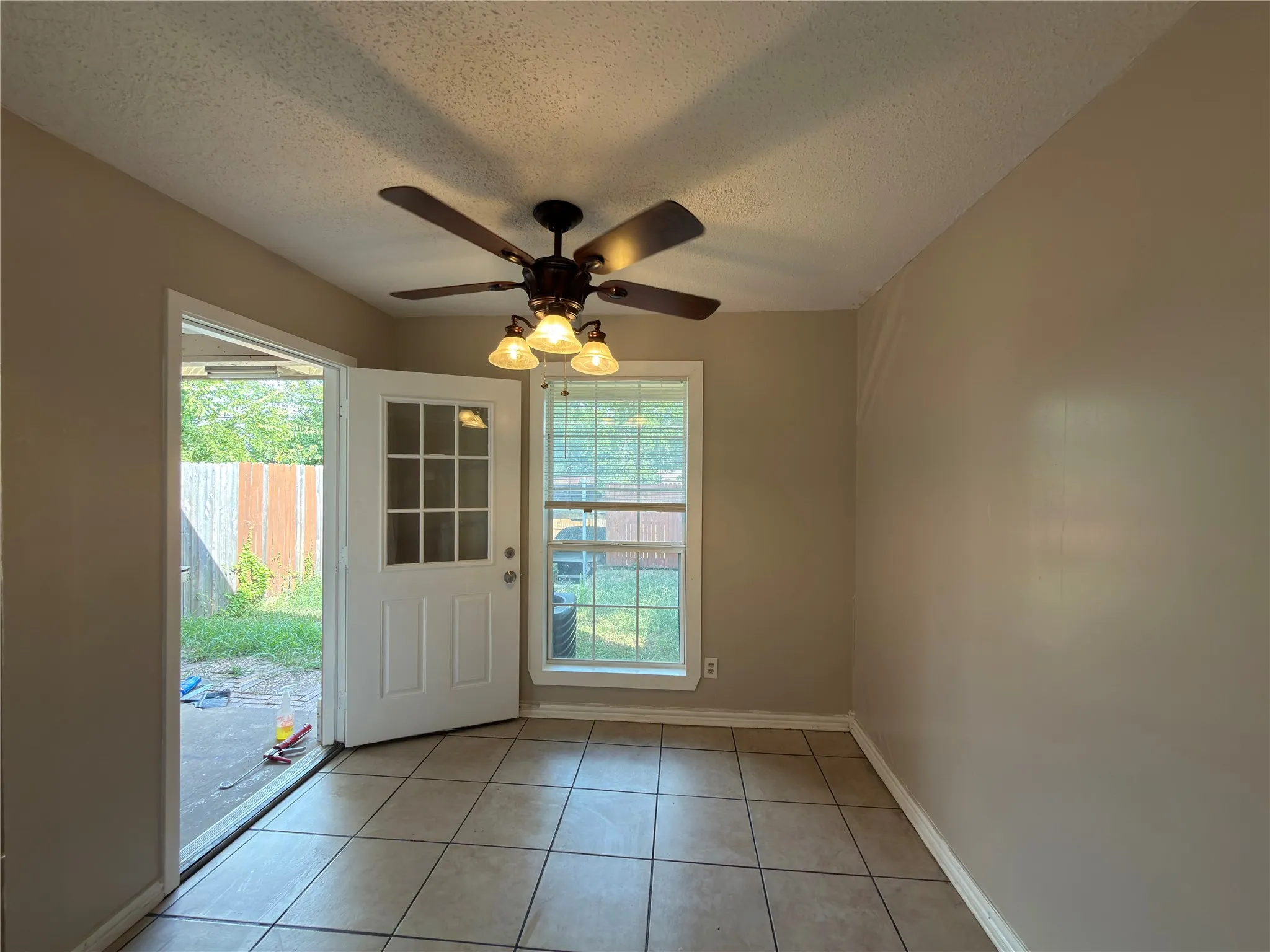 Townhouse For Rent in Dallas County , 358 Valley Park Drive, Garland, Texas 75043, 3 Bedroom, 2 Bathroom, 2 Garage spaces, 1,170 Sqft, built in 1972, Price $1,680, mls#21362377, Real Estate Agent in Garland, Homes For Rent in Dallas county, Homes For Rent in Garland, Realtor in Garland Texas, Real Estate Brokerage Independent Realty Texas, Luminita Cordes Realtor