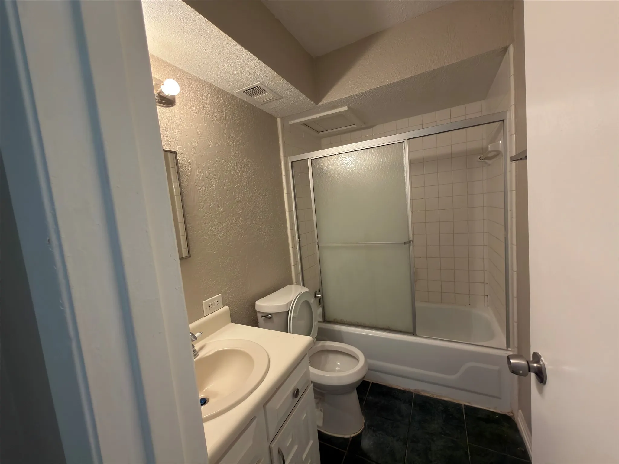 Townhouse For Rent in Dallas County , 358 Valley Park Drive, Garland, Texas 75043, 3 Bedroom, 2 Bathroom, 2 Garage spaces, 1,170 Sqft, built in 1972, Price $1,680, mls#21362377, Real Estate Agent in Garland, Homes For Rent in Dallas county, Homes For Rent in Garland, Realtor in Garland Texas, Real Estate Brokerage Independent Realty Texas, Luminita Cordes Realtor