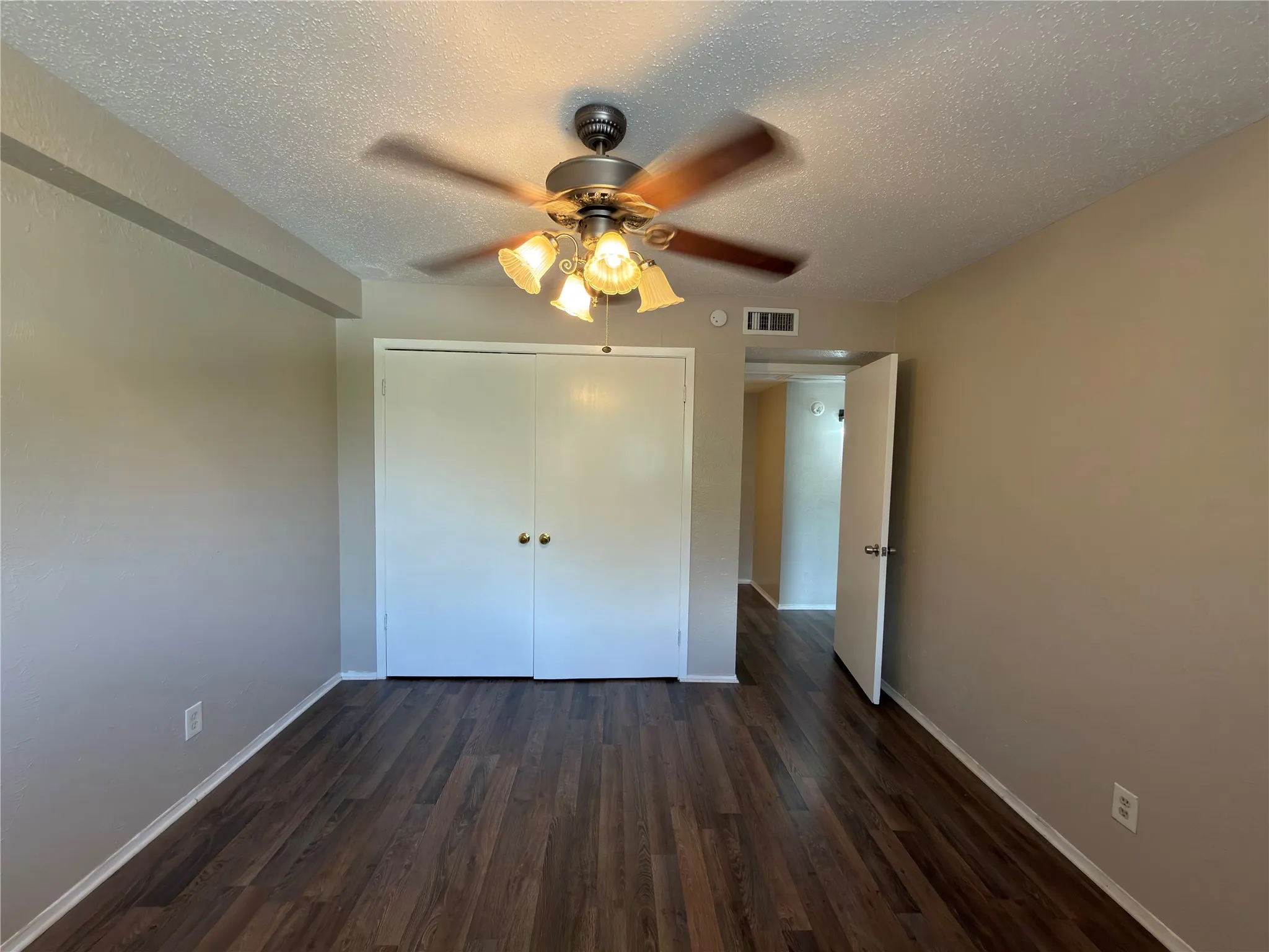 Townhouse For Rent in Dallas County , 358 Valley Park Drive, Garland, Texas 75043, 3 Bedroom, 2 Bathroom, 2 Garage spaces, 1,170 Sqft, built in 1972, Price $1,680, mls#21362377, Real Estate Agent in Garland, Homes For Rent in Dallas county, Homes For Rent in Garland, Realtor in Garland Texas, Real Estate Brokerage Independent Realty Texas, Luminita Cordes Realtor