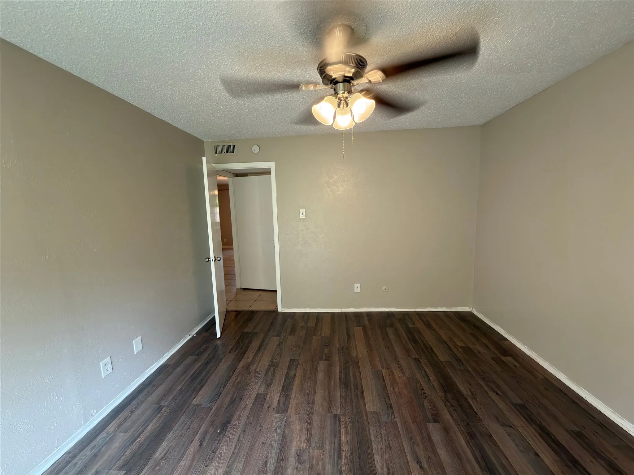 Townhouse For Rent in Dallas County , 358 Valley Park Drive, Garland, Texas 75043, 3 Bedroom, 2 Bathroom, 2 Garage spaces, 1,170 Sqft, built in 1972, Price $1,680, mls#21362377, Real Estate Agent in Garland, Homes For Rent in Dallas county, Homes For Rent in Garland, Realtor in Garland Texas, Real Estate Brokerage Independent Realty Texas, Luminita Cordes Realtor