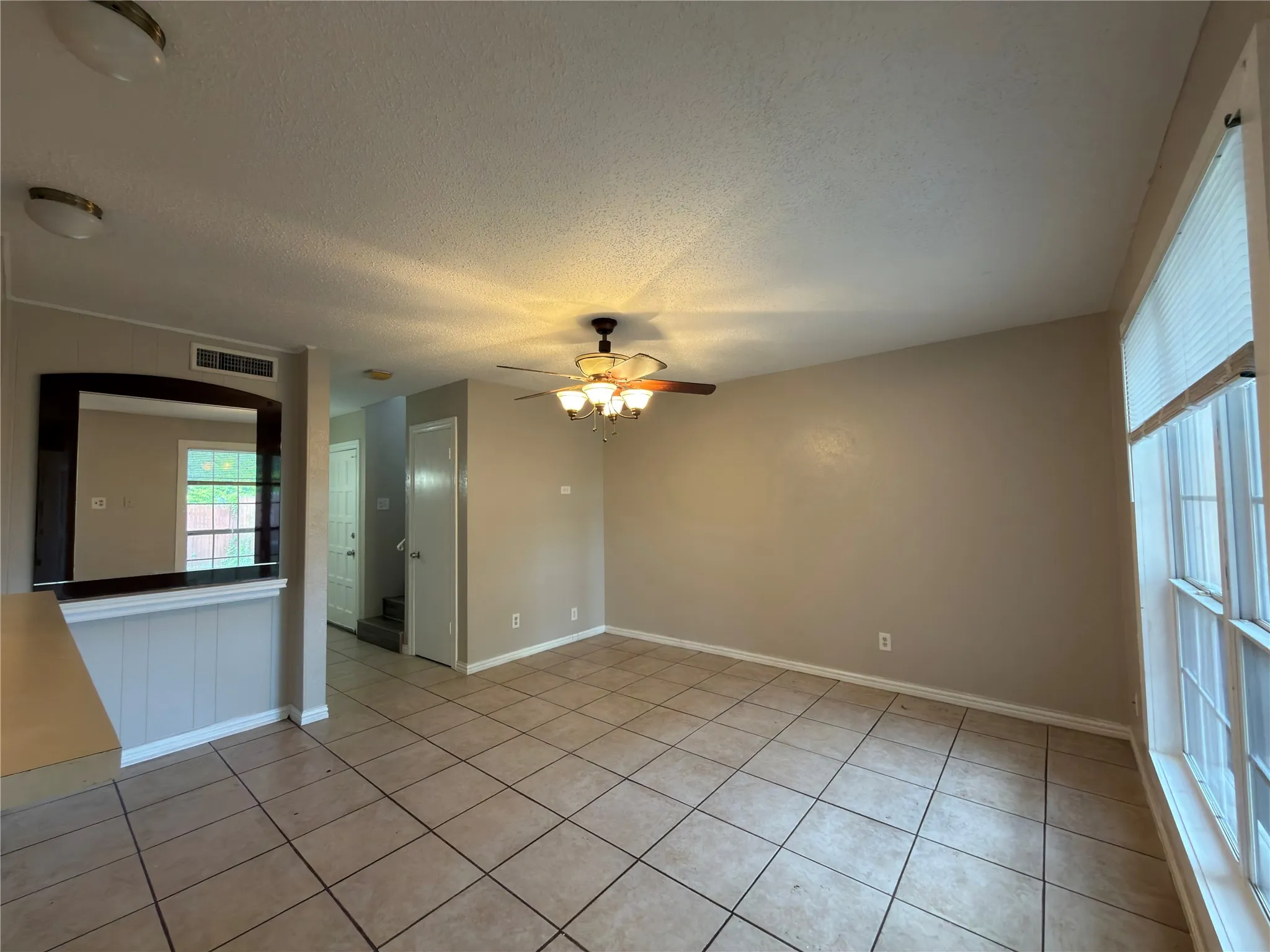 Townhouse For Rent in Dallas County , 358 Valley Park Drive, Garland, Texas 75043, 3 Bedroom, 2 Bathroom, 2 Garage spaces, 1,170 Sqft, built in 1972, Price $1,680, mls#21362377, Real Estate Agent in Garland, Homes For Rent in Dallas county, Homes For Rent in Garland, Realtor in Garland Texas, Real Estate Brokerage Independent Realty Texas, Luminita Cordes Realtor