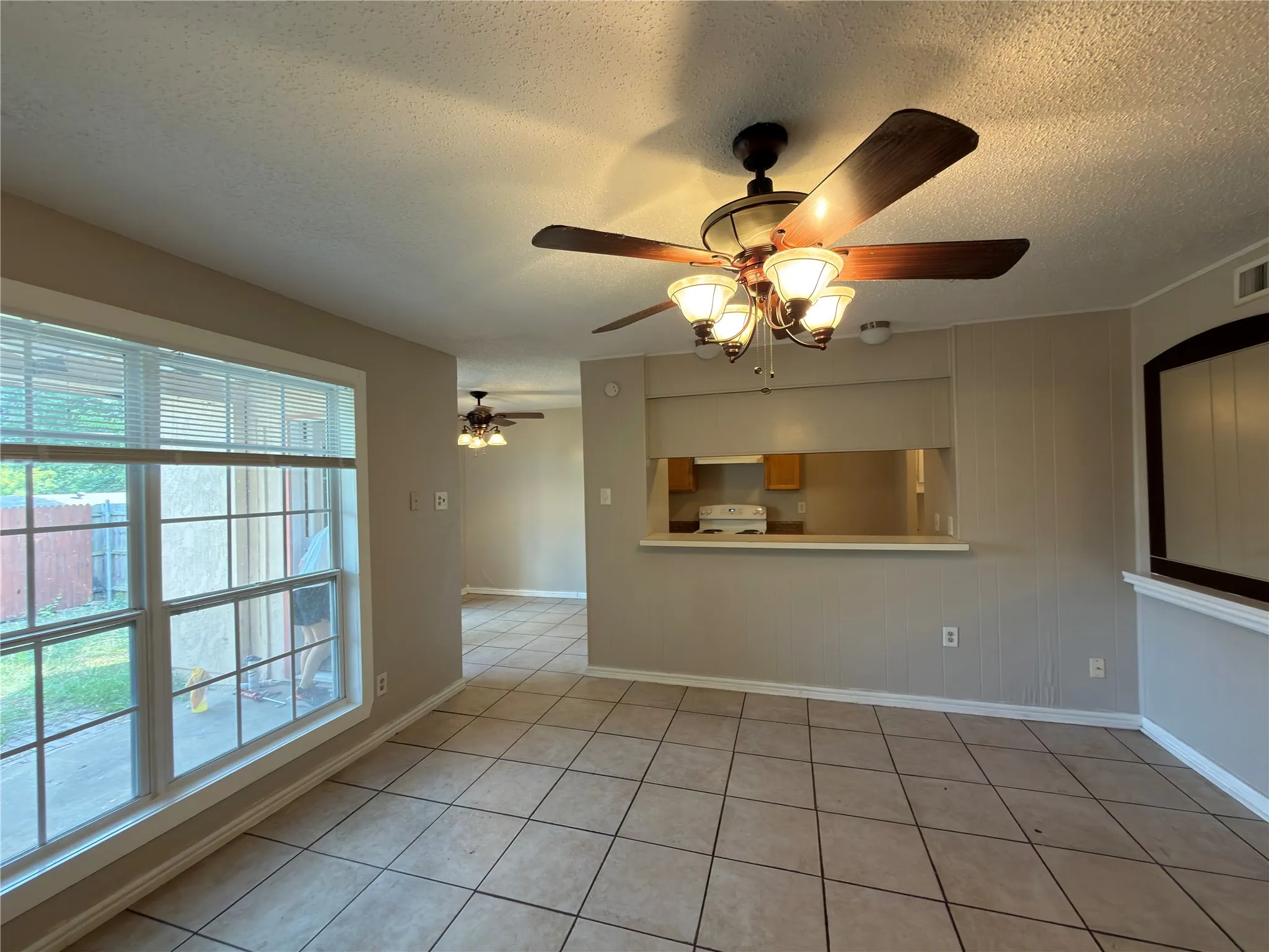 Townhouse For Rent in Dallas County , 358 Valley Park Drive, Garland, Texas 75043, 3 Bedroom, 2 Bathroom, 2 Garage spaces, 1,170 Sqft, built in 1972, Price $1,680, mls#21362377, Real Estate Agent in Garland, Homes For Rent in Dallas county, Homes For Rent in Garland, Realtor in Garland Texas, Real Estate Brokerage Independent Realty Texas, Luminita Cordes Realtor