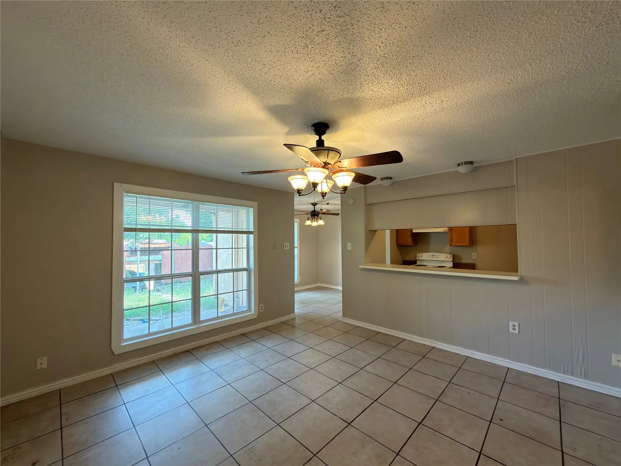 Townhouse For Rent in Dallas County , 358 Valley Park Drive, Garland, Texas 75043, 3 Bedroom, 2 Bathroom, 2 Garage spaces, 1,170 Sqft, built in 1972, Price $1,680, mls#21362377, Real Estate Agent in Garland, Homes For Rent in Dallas county, Homes For Rent in Garland, Realtor in Garland Texas, Real Estate Brokerage Independent Realty Texas, Luminita Cordes Realtor
