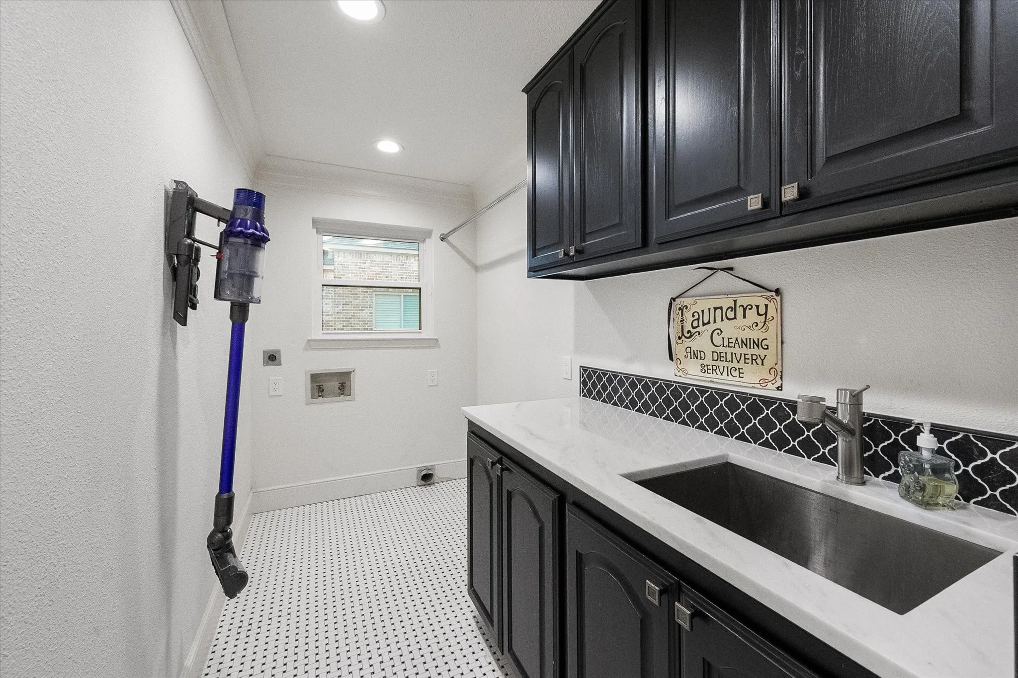 Single Family Residence For Sale in Dallas County , 122 Oak Trail, Coppell, Texas 75019, 3 Bedroom, 2 Bathroom, 3 Garage spaces, 2,897 Sqft, built in 1981, mls#21363814, Real Estate Agent in Coppell, Homes For Sale in Dallas county, Homes For Sale in Coppell, Realtor in Coppell Texas, Real Estate Brokerage Independent Realty Texas, Luminita Cordes Realtor
