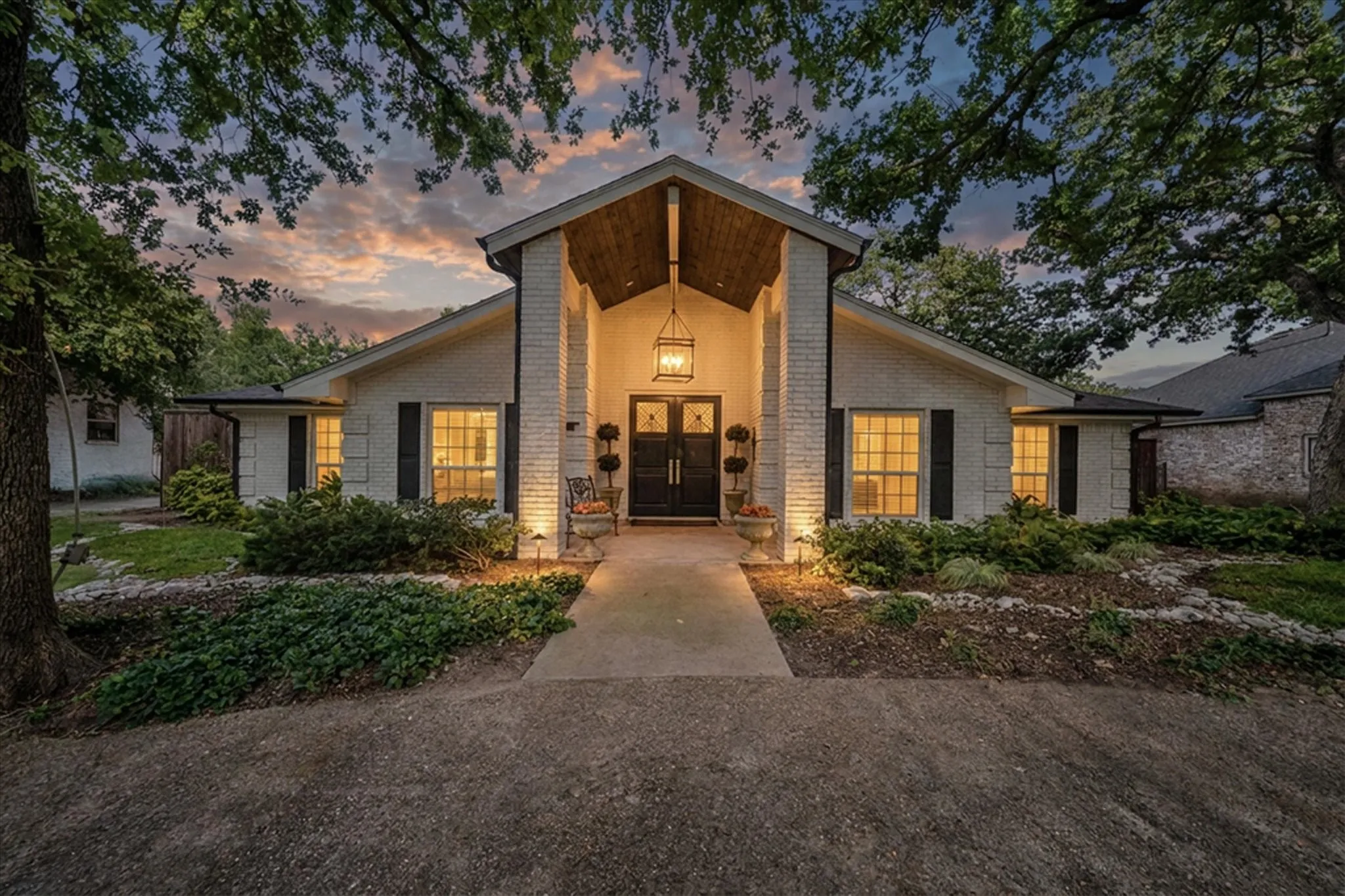 16' gable with large porch and circle drive