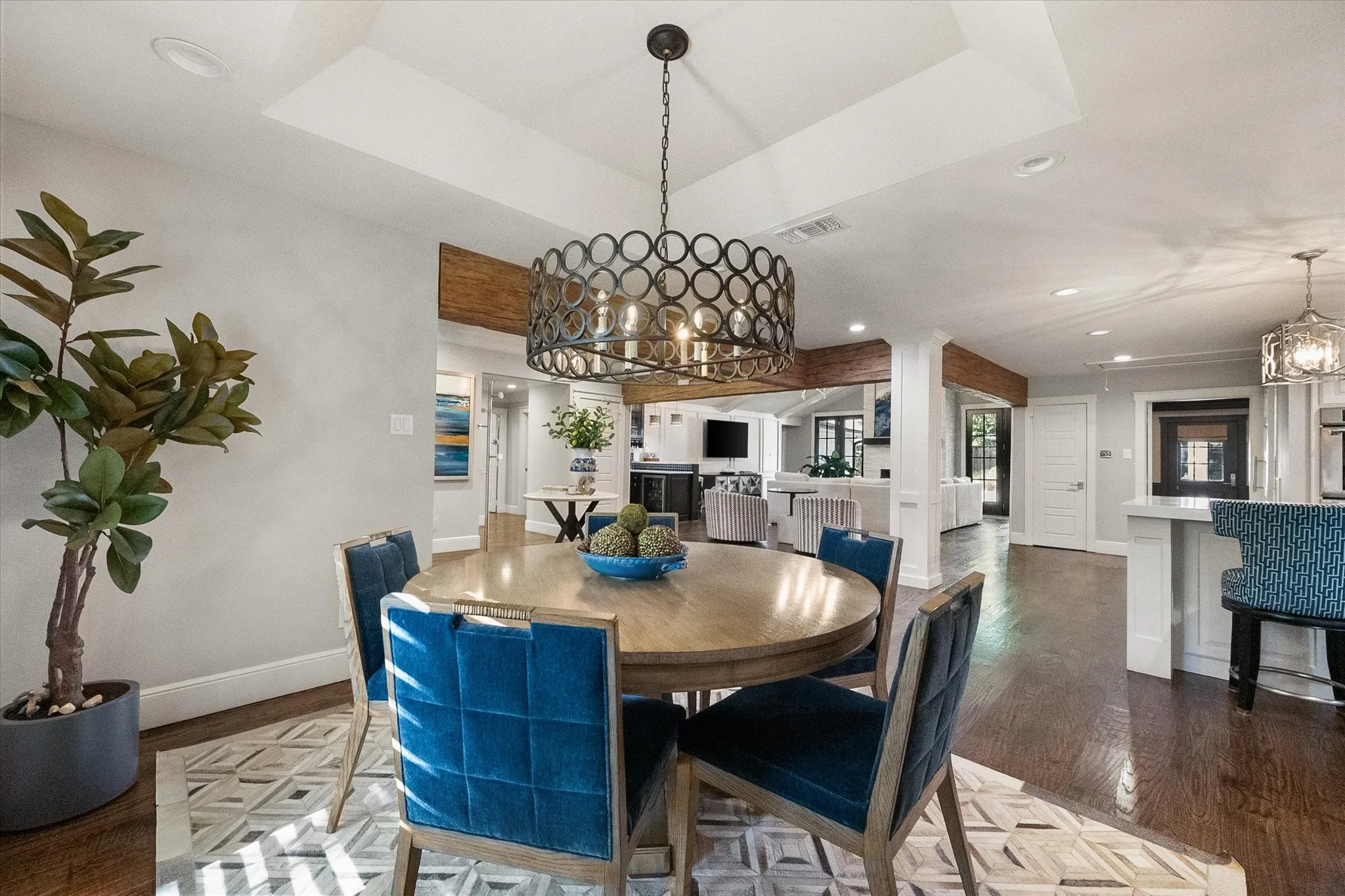 Single Family Residence For Sale in Dallas County , 122 Oak Trail, Coppell, Texas 75019, 3 Bedroom, 2 Bathroom, 3 Garage spaces, 2,897 Sqft, built in 1981, mls#21363814, Real Estate Agent in Coppell, Homes For Sale in Dallas county, Homes For Sale in Coppell, Realtor in Coppell Texas, Real Estate Brokerage Independent Realty Texas, Luminita Cordes Realtor