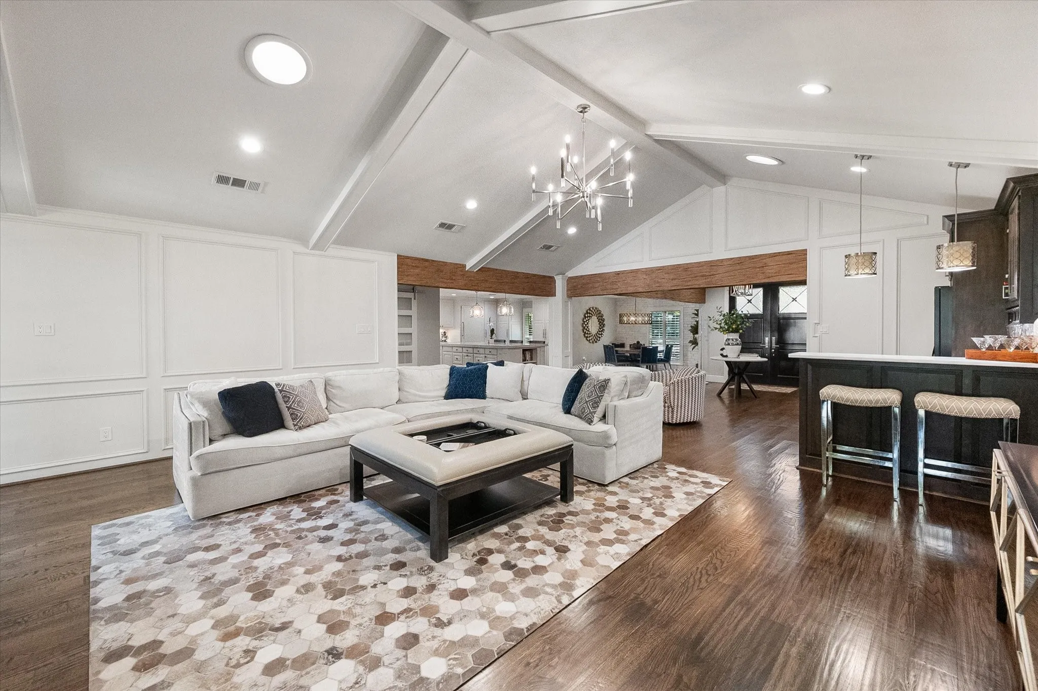 Single Family Residence For Sale in Dallas County , 122 Oak Trail, Coppell, Texas 75019, 3 Bedroom, 2 Bathroom, 3 Garage spaces, 2,897 Sqft, built in 1981, mls#21363814, Real Estate Agent in Coppell, Homes For Sale in Dallas county, Homes For Sale in Coppell, Realtor in Coppell Texas, Real Estate Brokerage Independent Realty Texas, Luminita Cordes Realtor