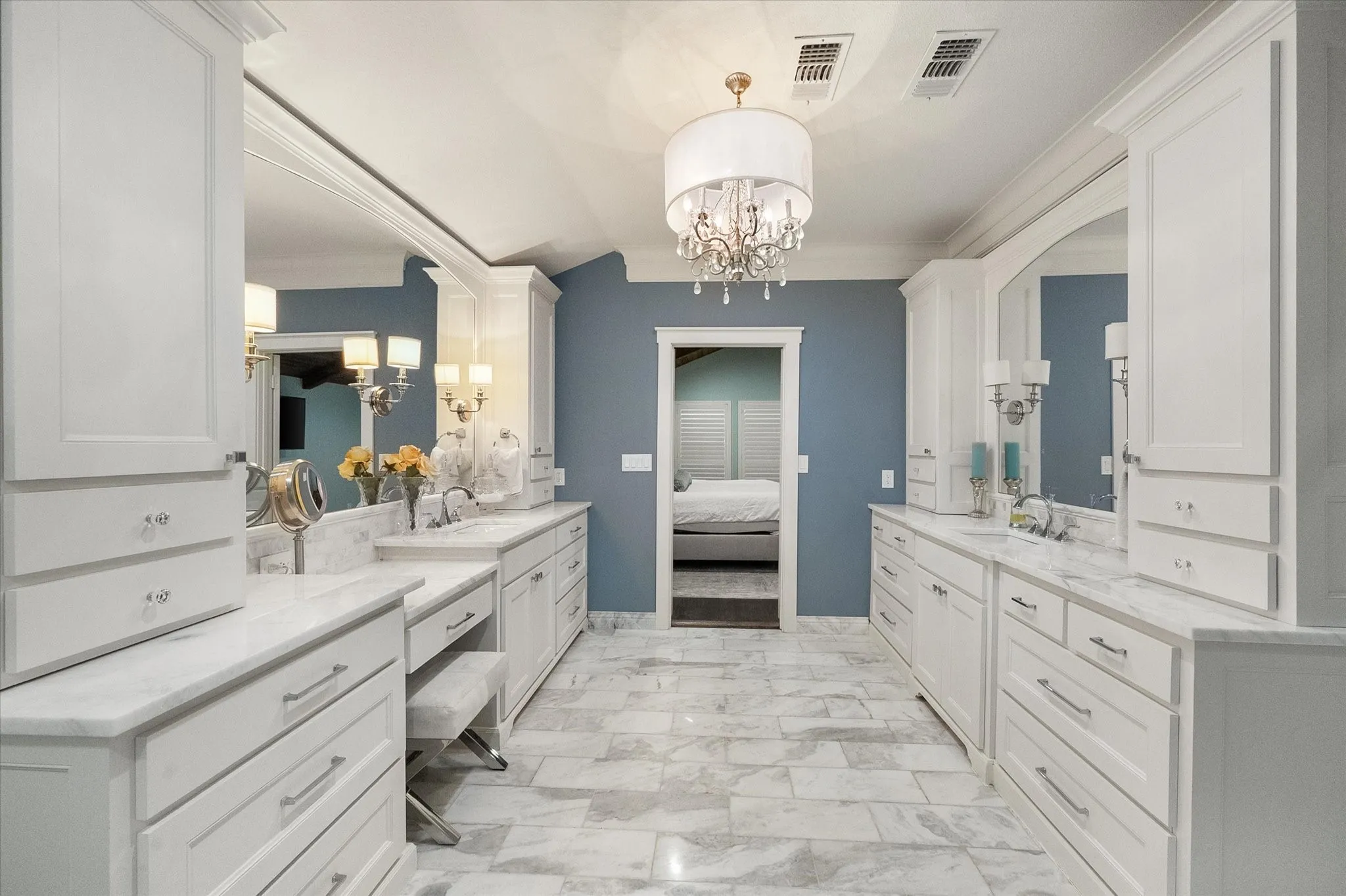 Single Family Residence For Sale in Dallas County , 122 Oak Trail, Coppell, Texas 75019, 3 Bedroom, 2 Bathroom, 3 Garage spaces, 2,897 Sqft, built in 1981, mls#21363814, Real Estate Agent in Coppell, Homes For Sale in Dallas county, Homes For Sale in Coppell, Realtor in Coppell Texas, Real Estate Brokerage Independent Realty Texas, Luminita Cordes Realtor