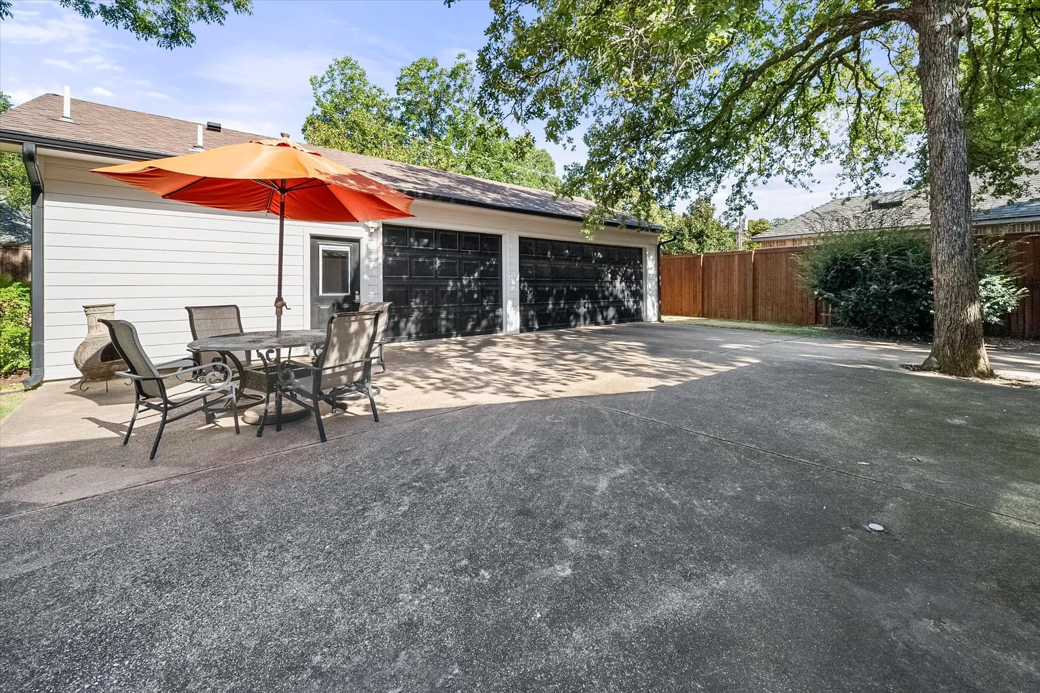 Oversized 3 car garage with attached garage apartment