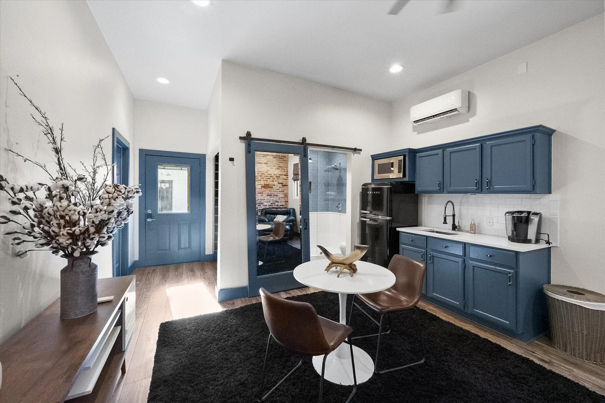 Garage apartment with full bath