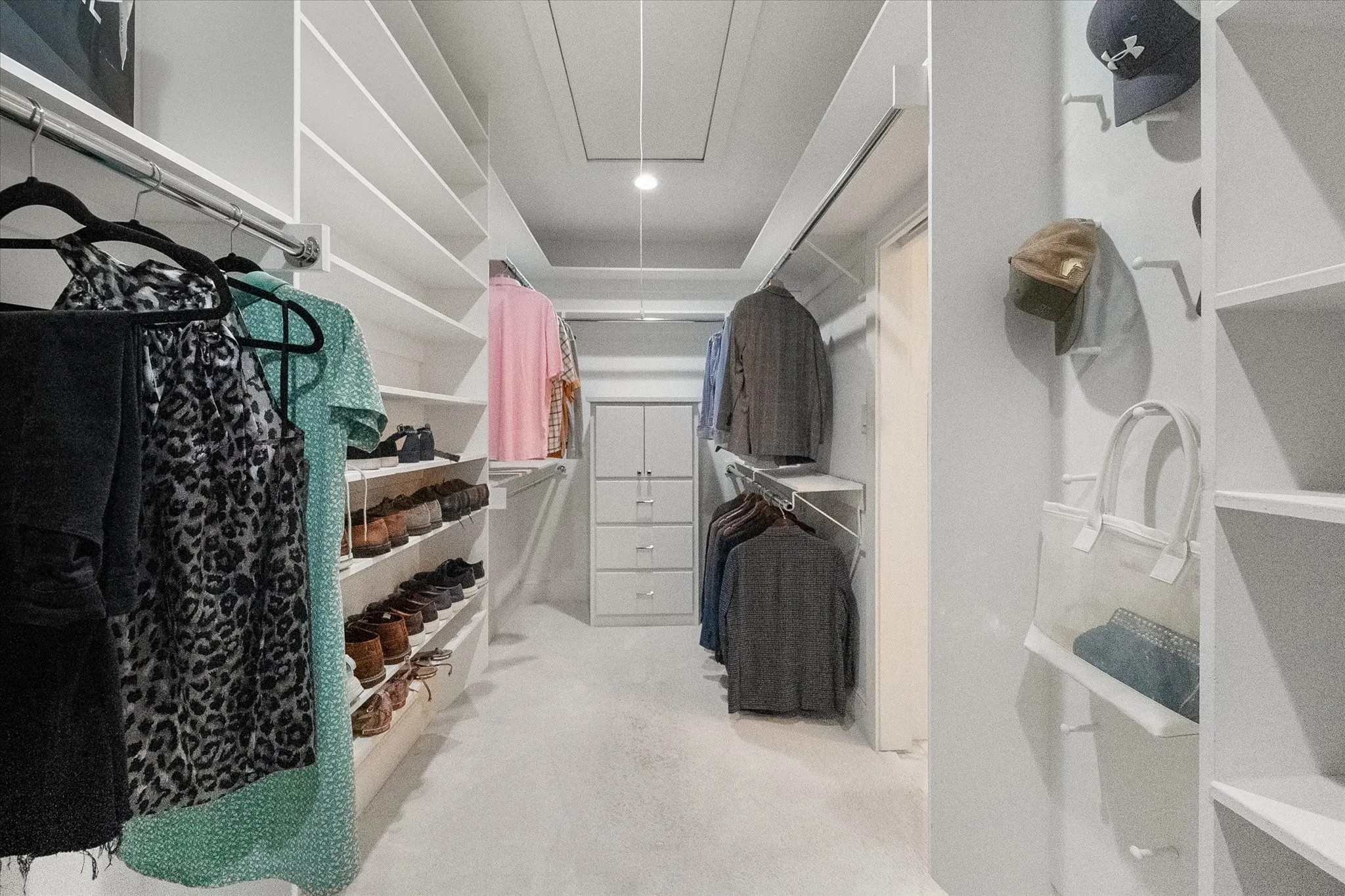 Primary en-suite closet