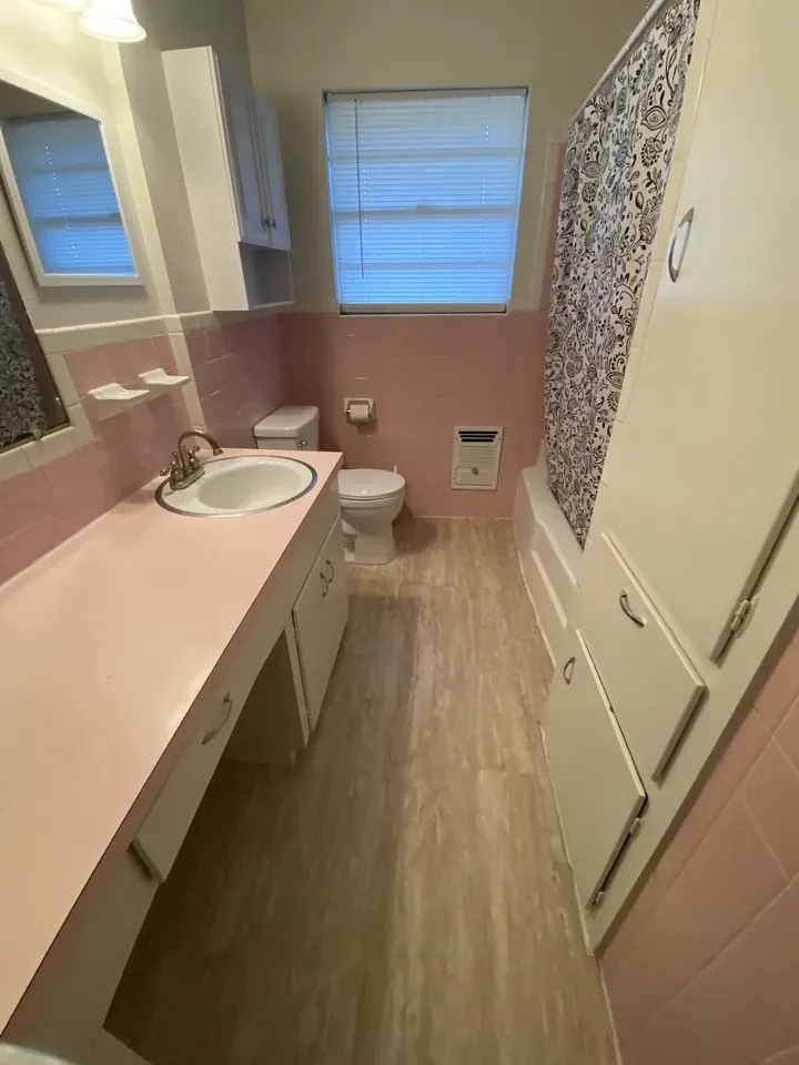 Single Family Residence For Sale in Kaufman County , 1213 Crestview Drive, Kaufman, Texas 75142, 3 Bedroom, 2 Bathroom, 2 Garage spaces, 1,304 Sqft, built in 1964, mls#21363852, Real Estate Agent in Kaufman, Homes For Sale in Kaufman county, Homes For Sale in Kaufman, Realtor in Kaufman Texas, Real Estate Brokerage Independent Realty Texas, Luminita Cordes Realtor