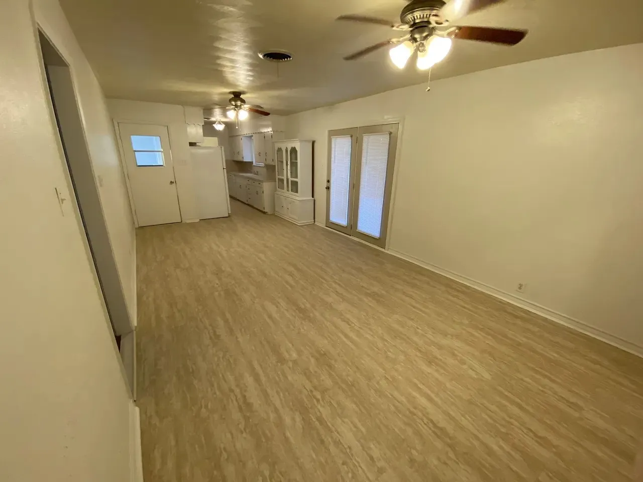 Single Family Residence For Sale in Kaufman County , 1213 Crestview Drive, Kaufman, Texas 75142, 3 Bedroom, 2 Bathroom, 2 Garage spaces, 1,304 Sqft, built in 1964, mls#21363852, Real Estate Agent in Kaufman, Homes For Sale in Kaufman county, Homes For Sale in Kaufman, Realtor in Kaufman Texas, Real Estate Brokerage Independent Realty Texas, Luminita Cordes Realtor