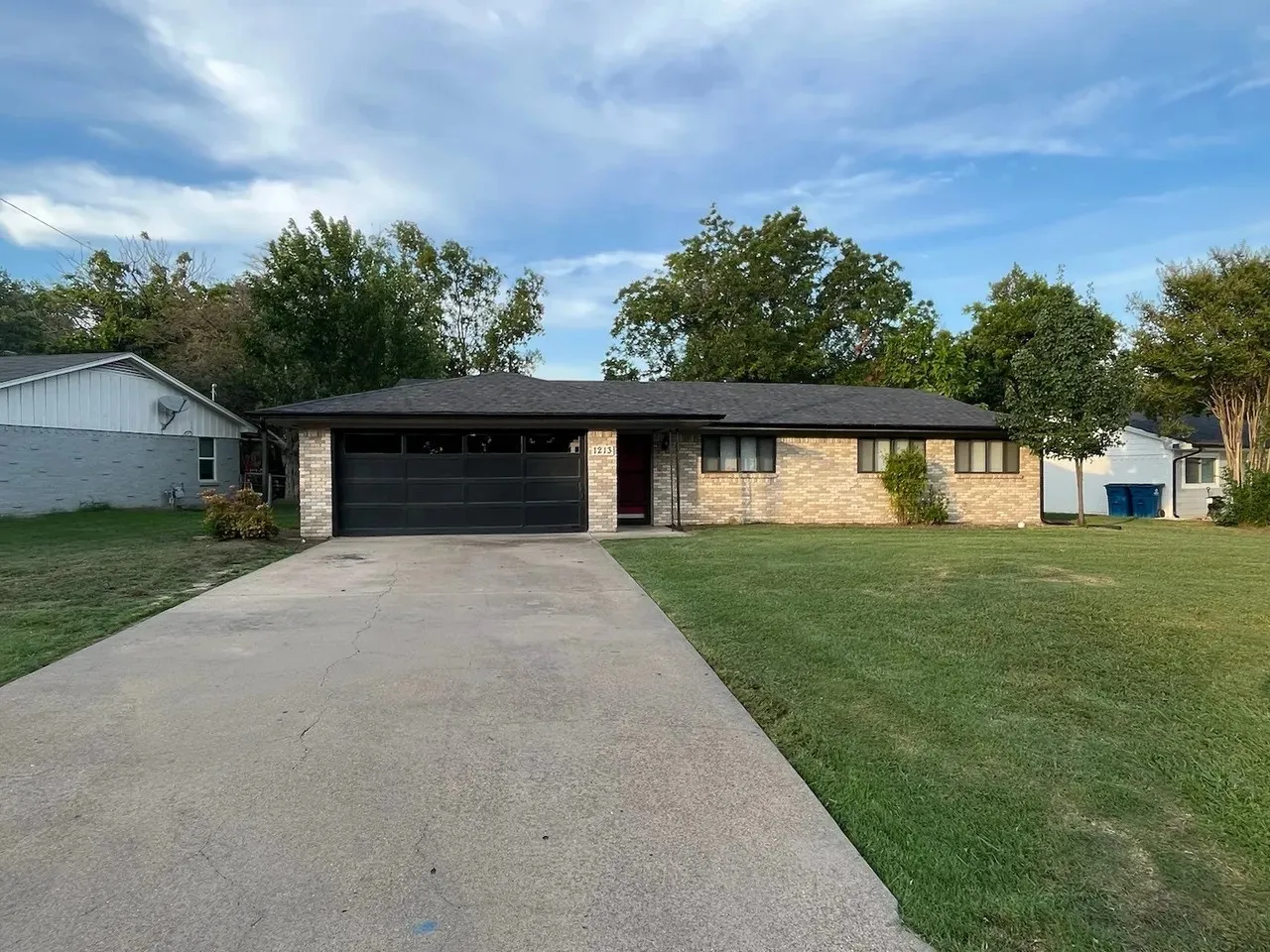 Single Family Residence For Sale in Kaufman County , 1213 Crestview Drive, Kaufman, Texas 75142, 3 Bedroom, 2 Bathroom, 2 Garage spaces, 1,304 Sqft, built in 1964, mls#21363852, Real Estate Agent in Kaufman, Homes For Sale in Kaufman county, Homes For Sale in Kaufman, Realtor in Kaufman Texas, Real Estate Brokerage Independent Realty Texas, Luminita Cordes Realtor