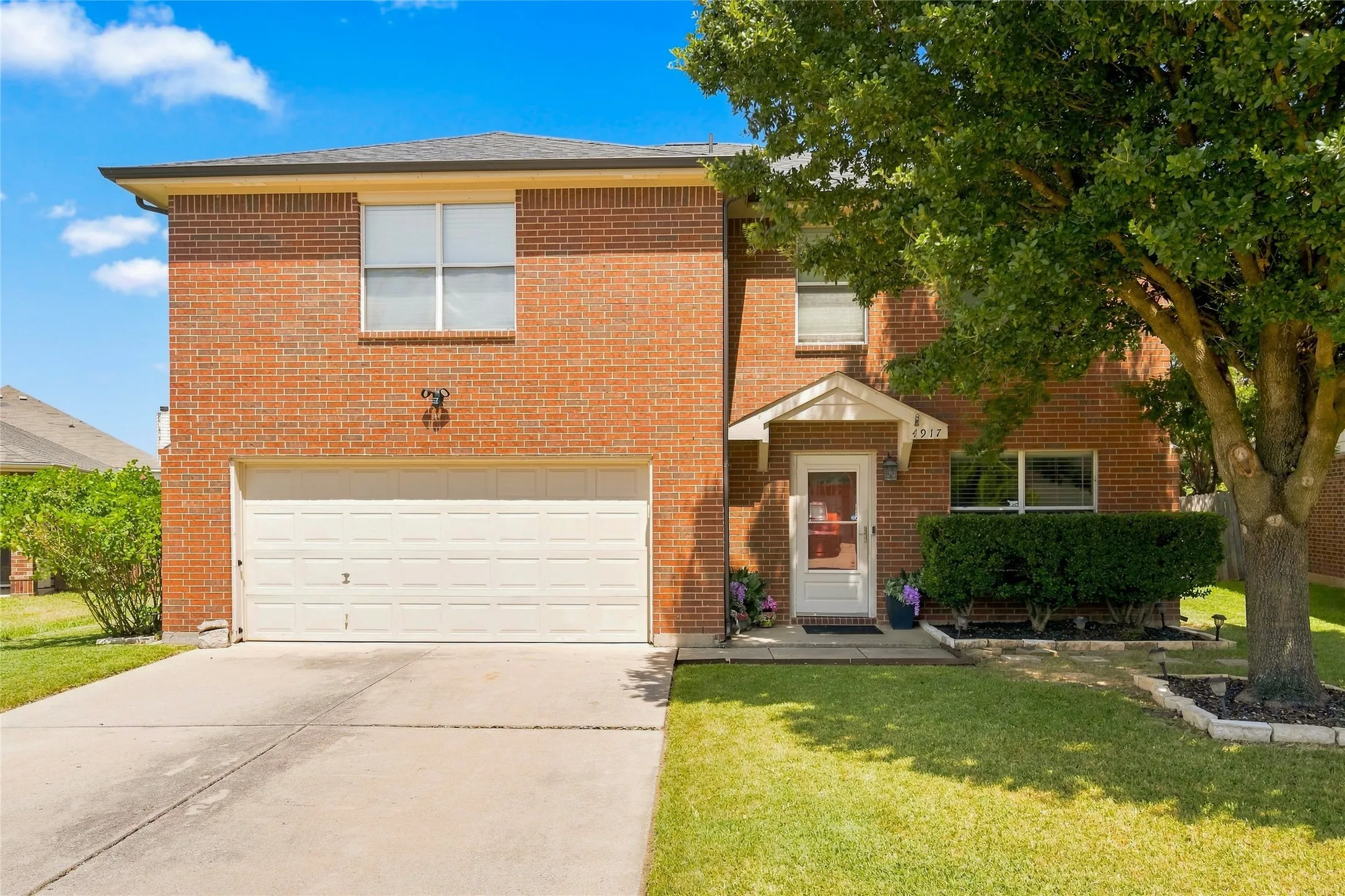 Single Family Residence For Sale in Tarrant County , 4917 Trail Hollow Drive, Fort Worth, Texas 76244, 4 Bedroom, 3 Bathroom, 2 Garage spaces, 2,601 Sqft, built in 2004, mls#21362333, Real Estate Agent in Fort Worth, Homes For Sale in Tarrant county, Homes For Sale in Fort Worth, Realtor in Fort Worth Texas, Real Estate Brokerage Independent Realty Texas, Luminita Cordes Realtor