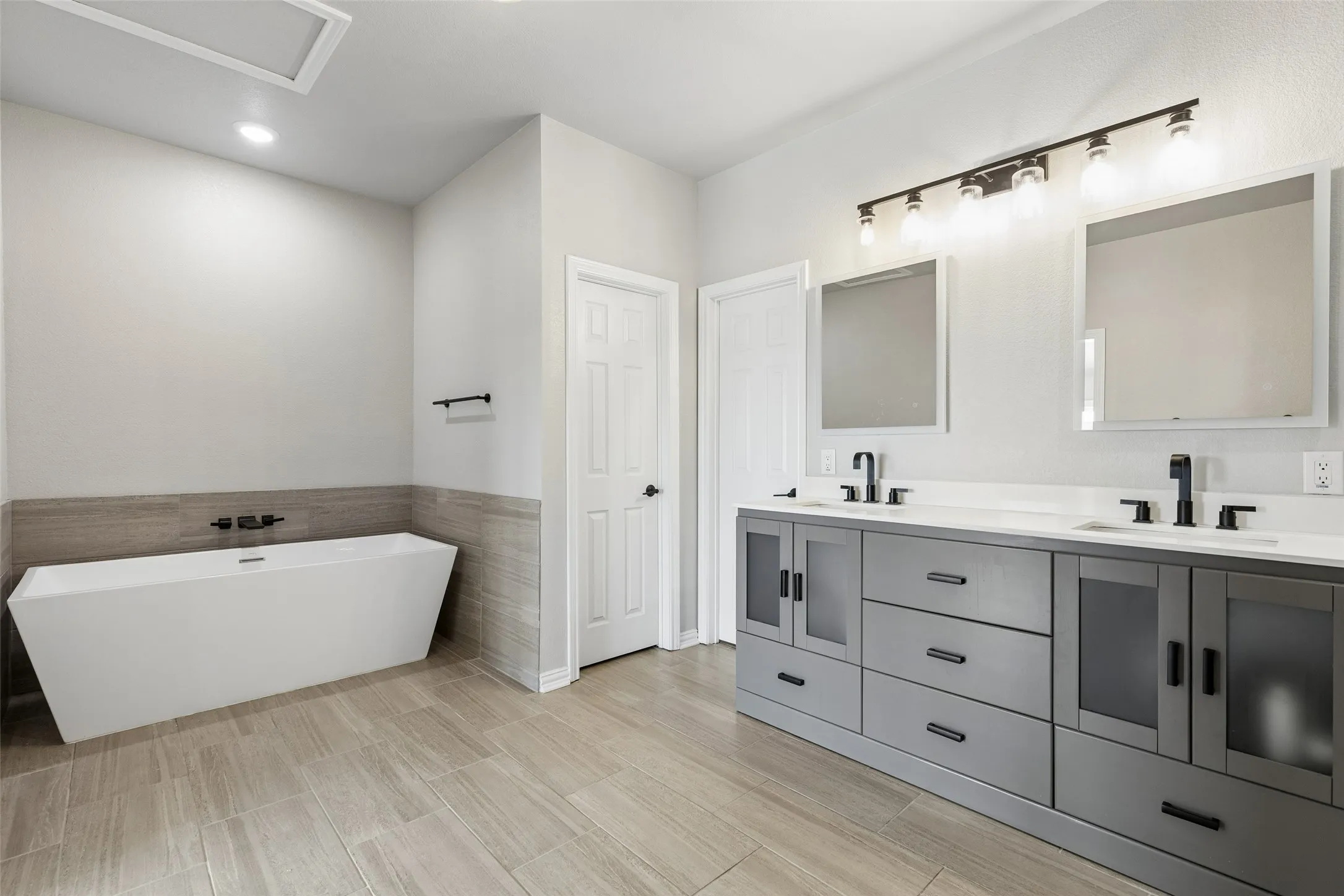 Primary Ensuite Bath